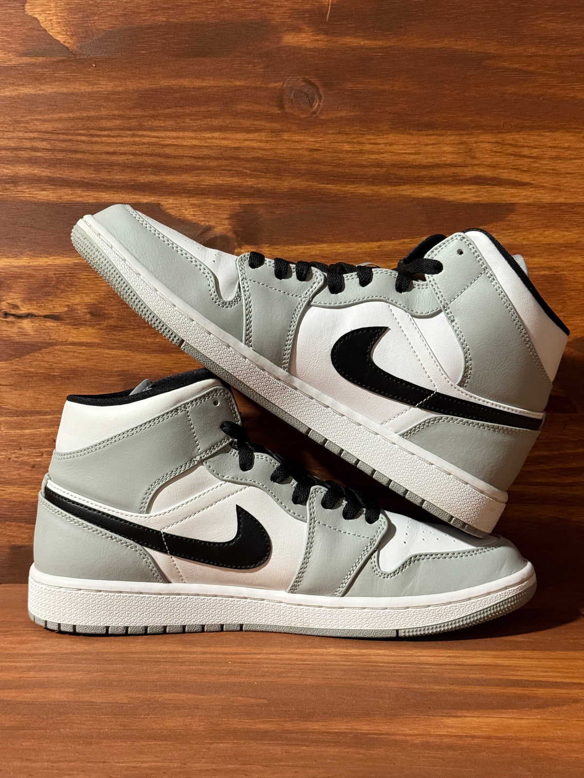 Jordan 1 Mid Light Smoke Grey