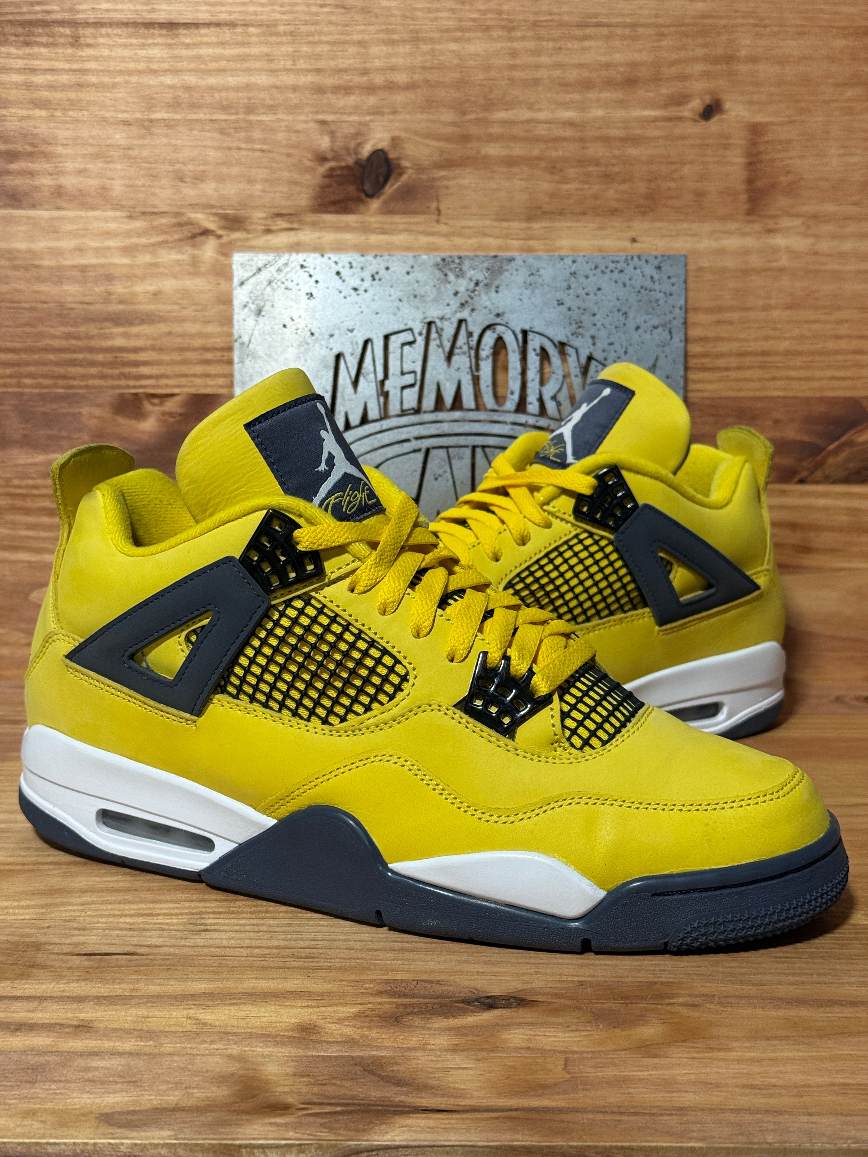 Jordan 4 Retro Lightning (2021)