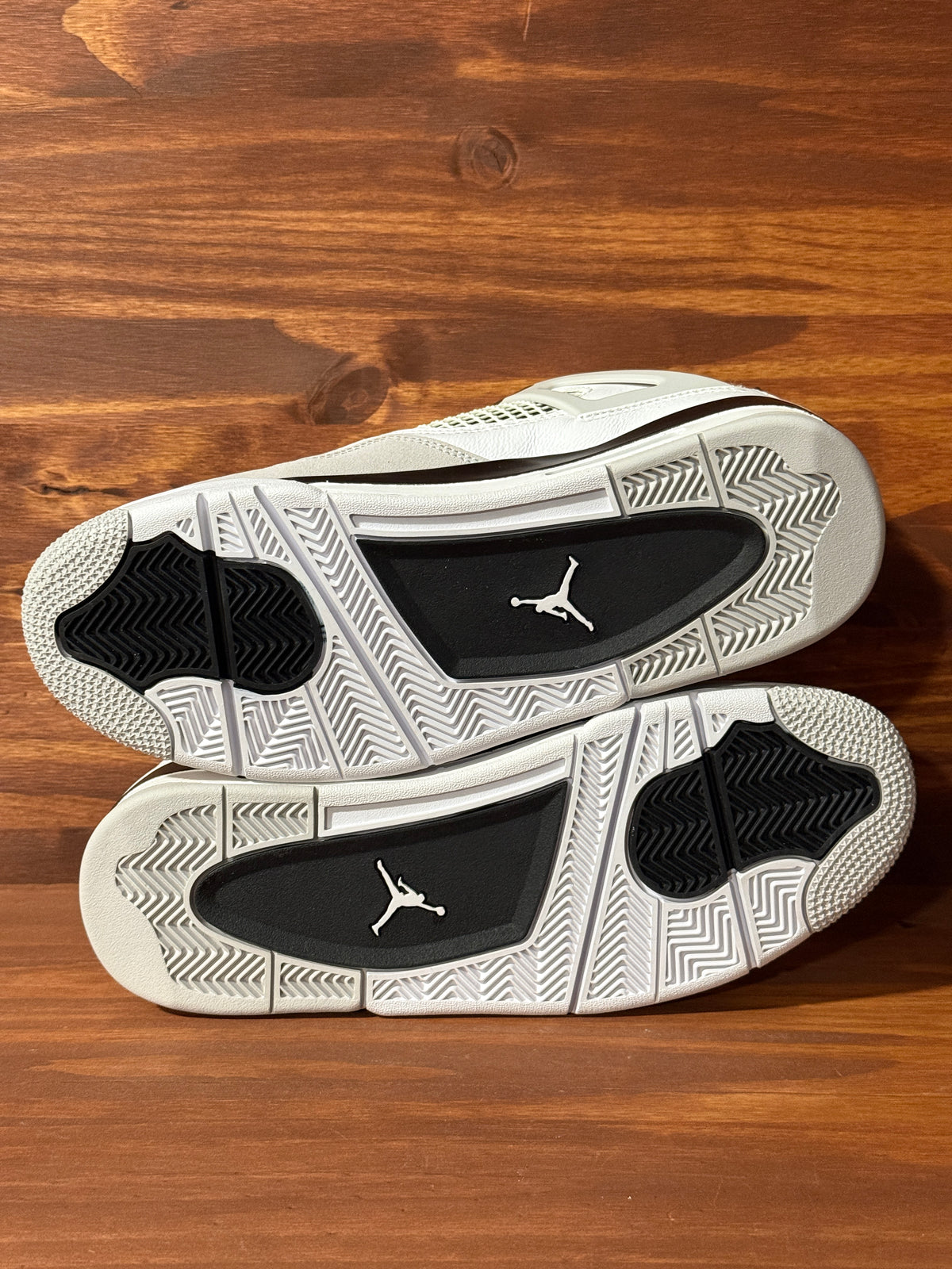 Jordan 4 Retro Military Black (Slight Yellowing)