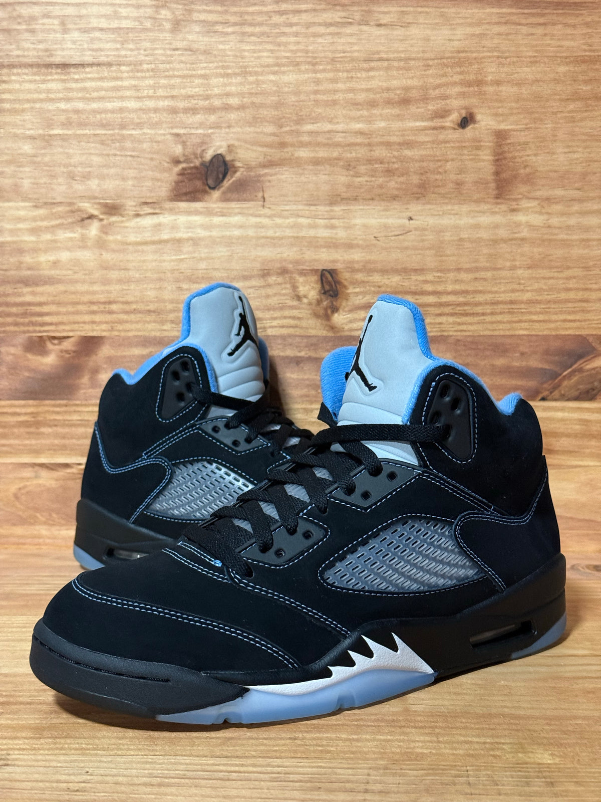 Jordan 5 Retro Black University Blue (2026)
