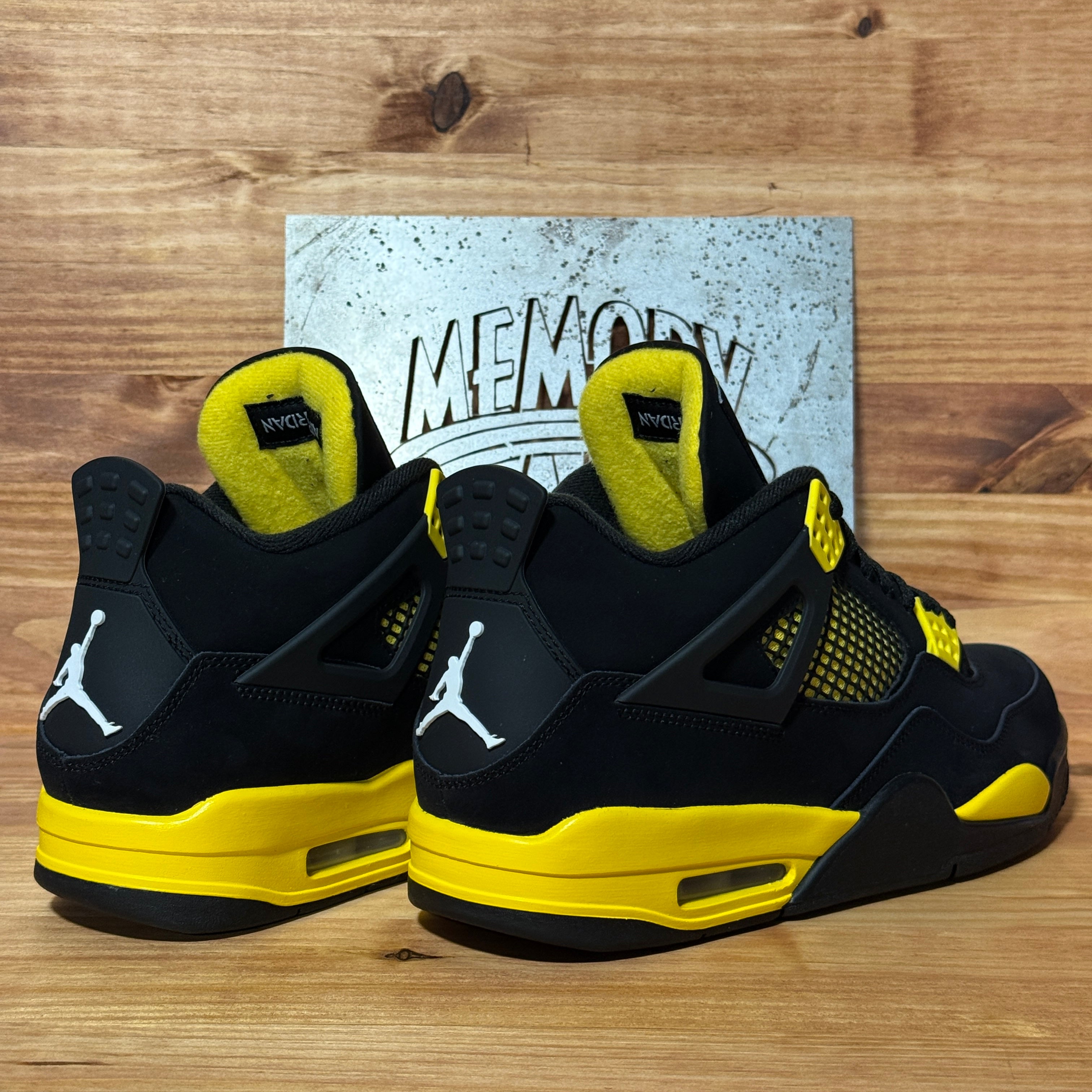 Jordan 4 Retro Thunder (2023)