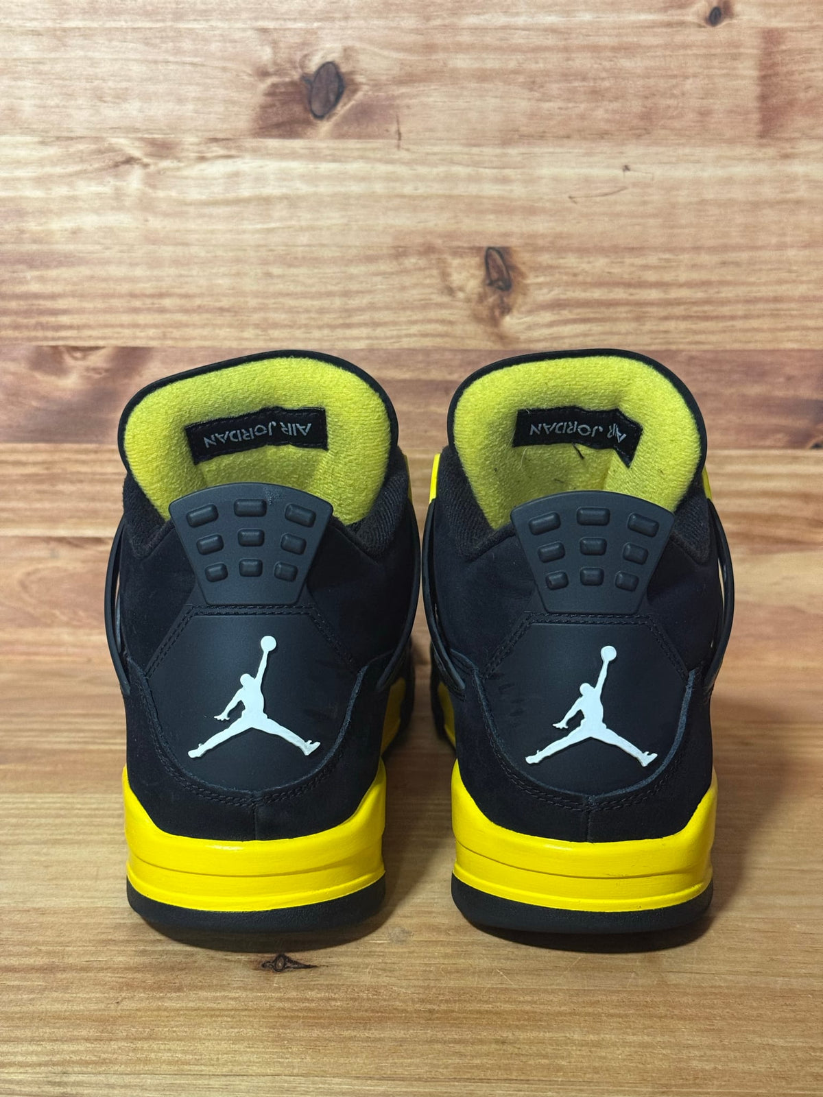 Jordan 4 Retro Thunder (2023) - Size 10.5