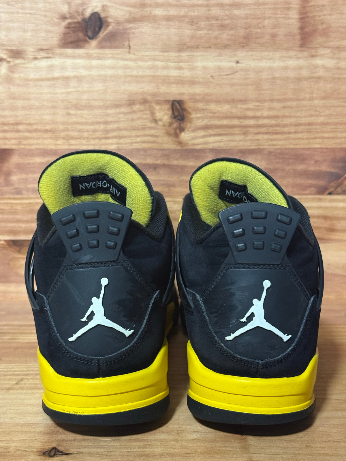 Jordan 4 Retro Thunder (2023)