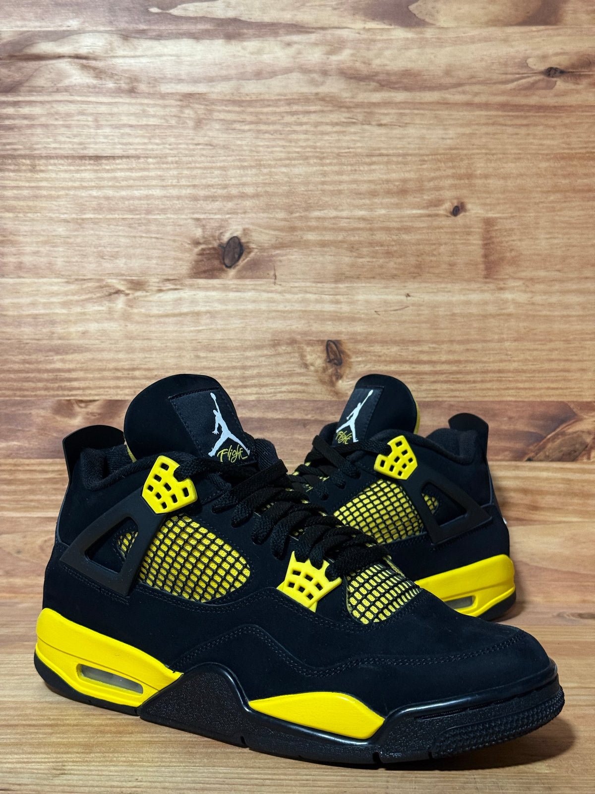 Jordan 4 Retro Thunder (2023)