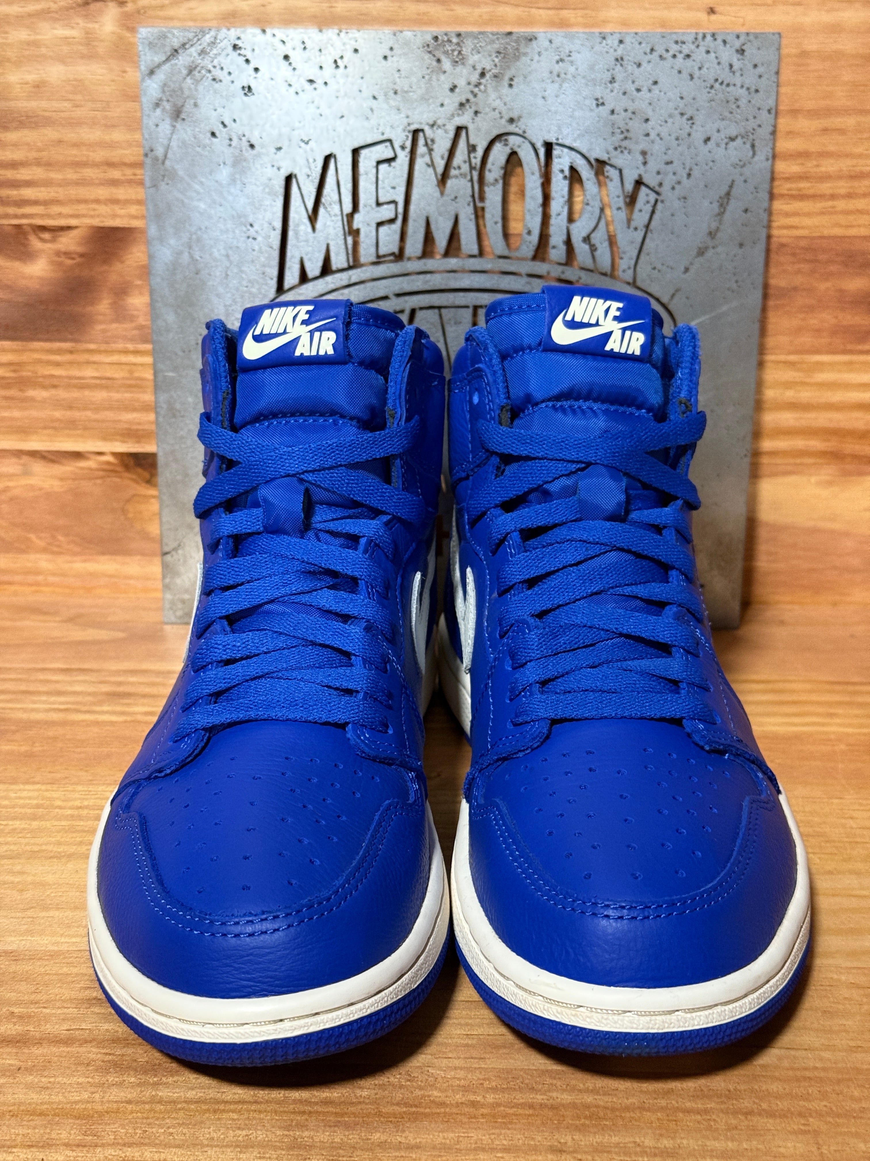 Jordan 1 Retro High Hyper Royal