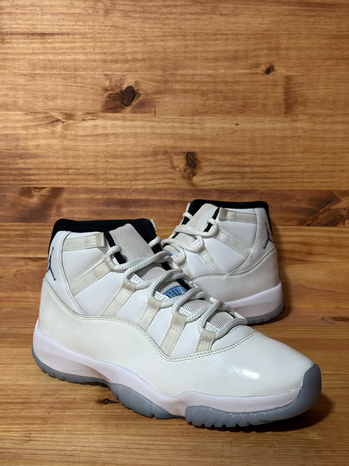 Jordan 11 Retro Legend Blue (2024) - Size 8.5