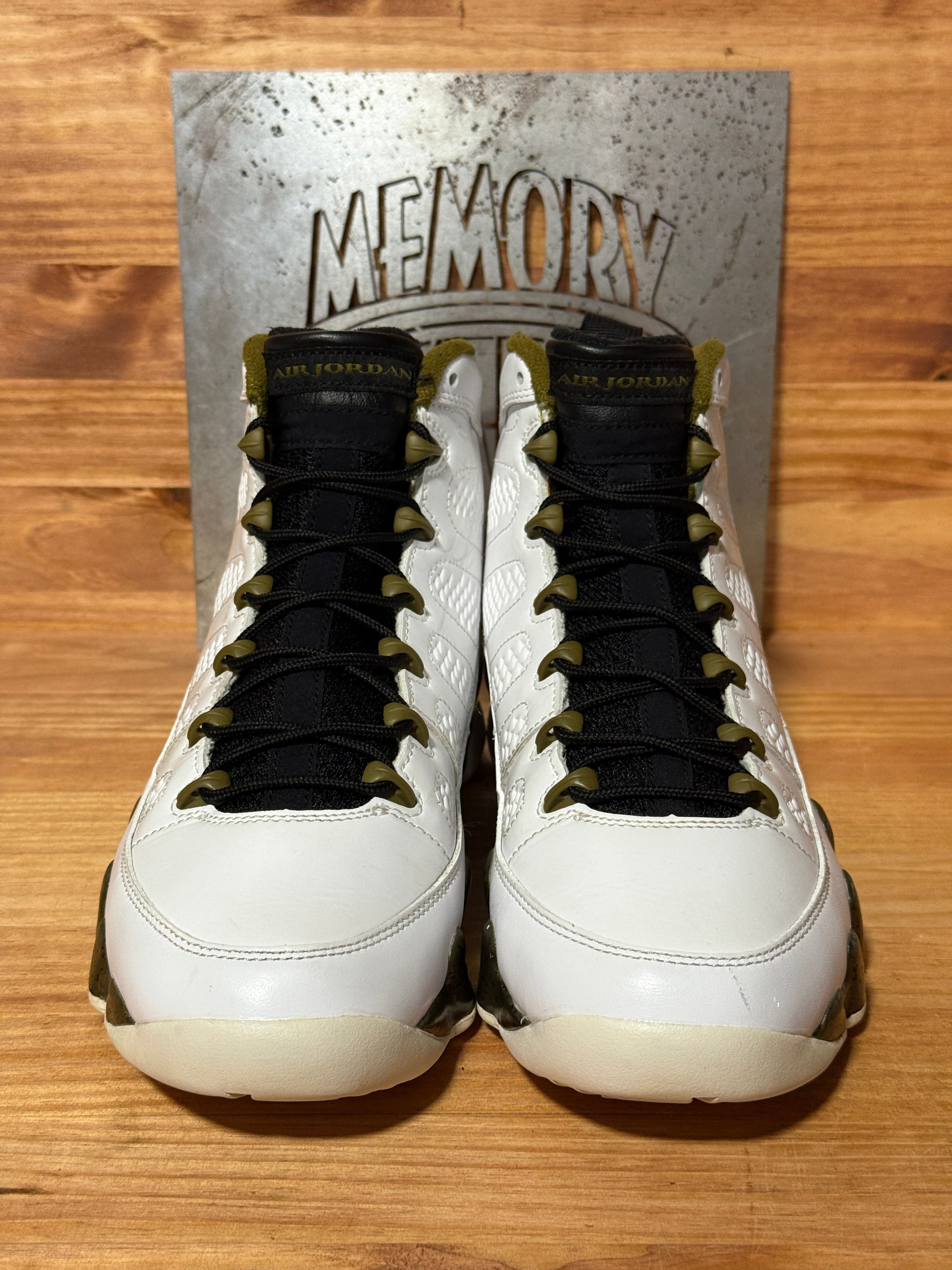 Jordan 9 Retro Statue