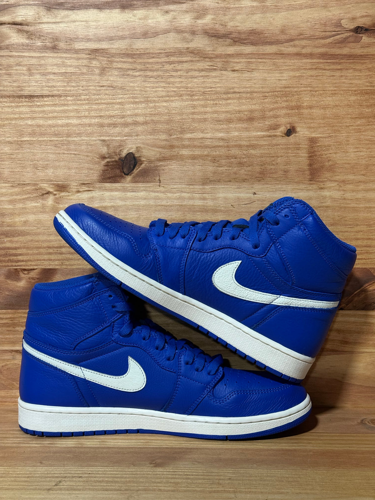 Jordan 1 Retro High Hyper Royal