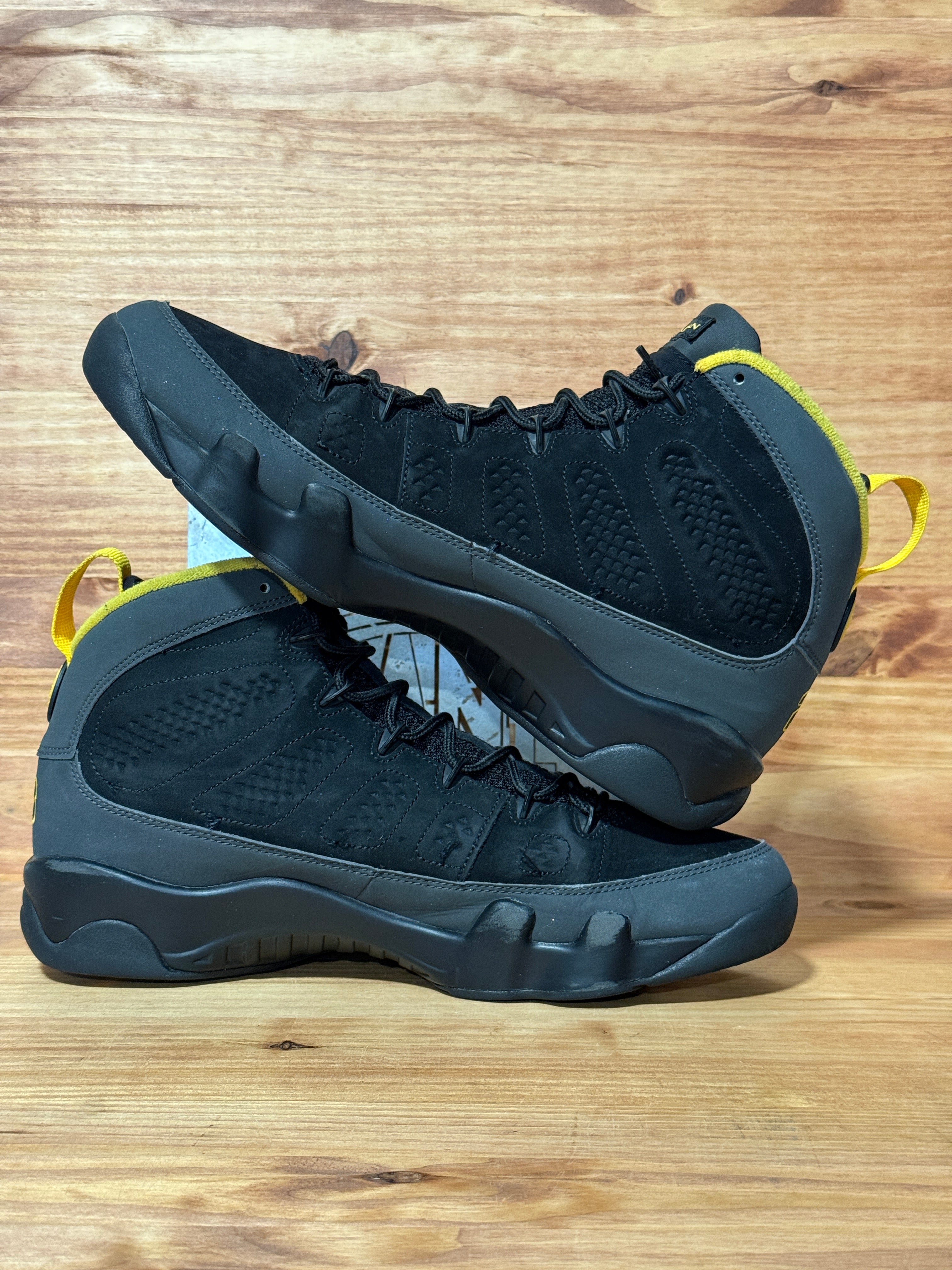 Jordan 9 Retro Dark Charcoal University Gold