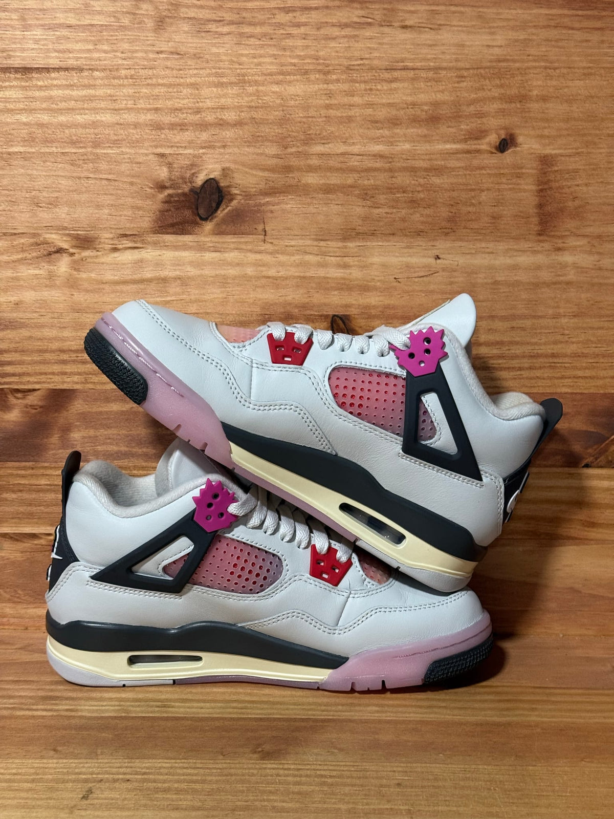 Jordan 4 Retro Comic (GS) - Size 5.5Y