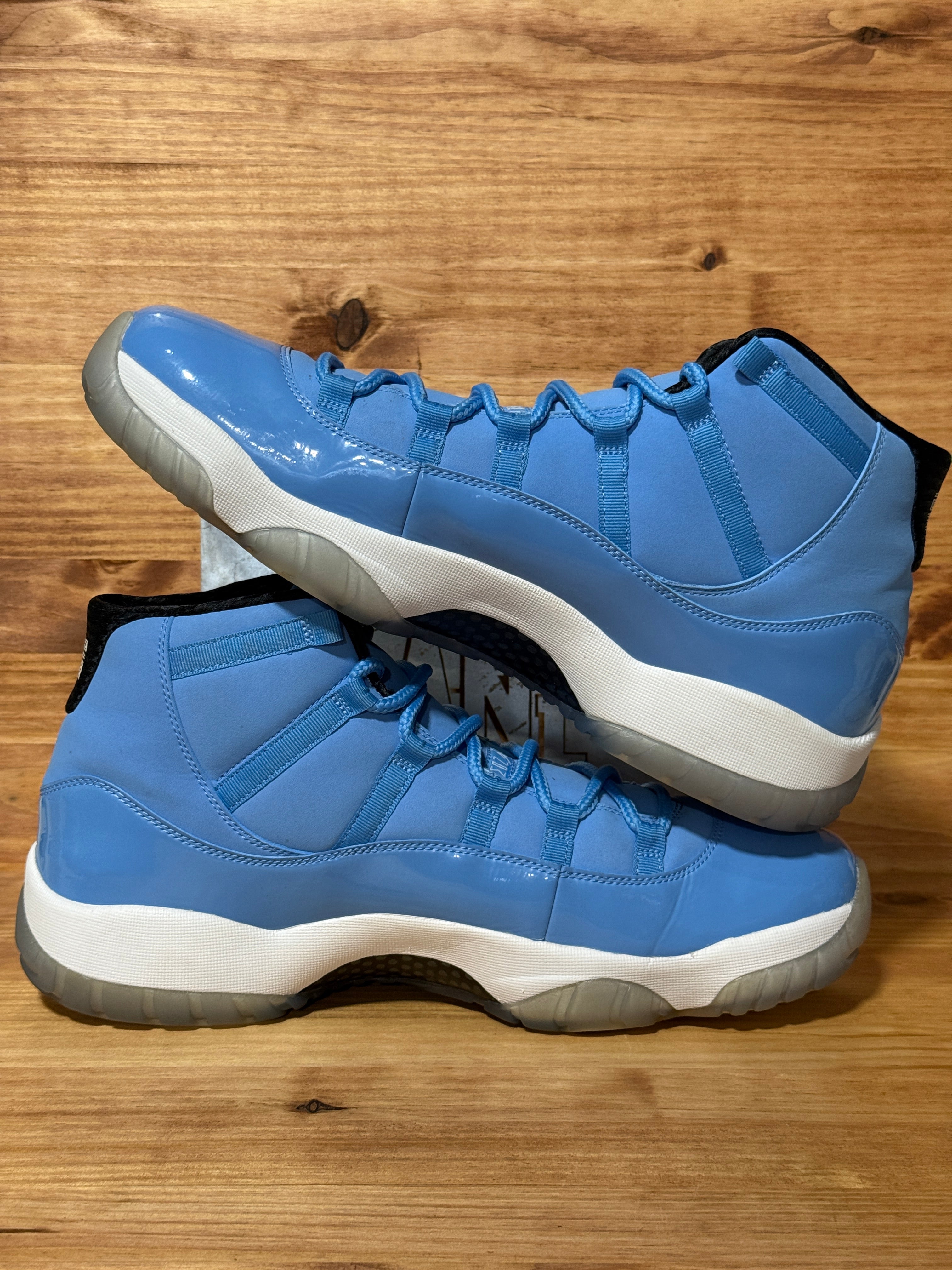 Jordan 11 Retro Pantone