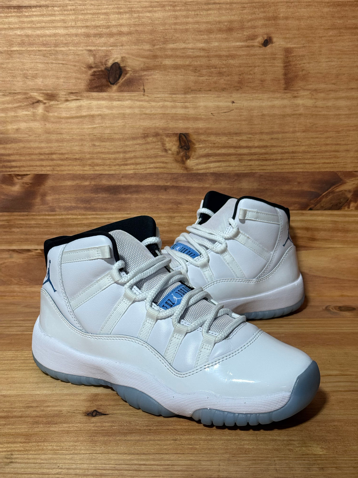 Jordan 11 Retro Legend Blue (2024) (GS) - Size 7y