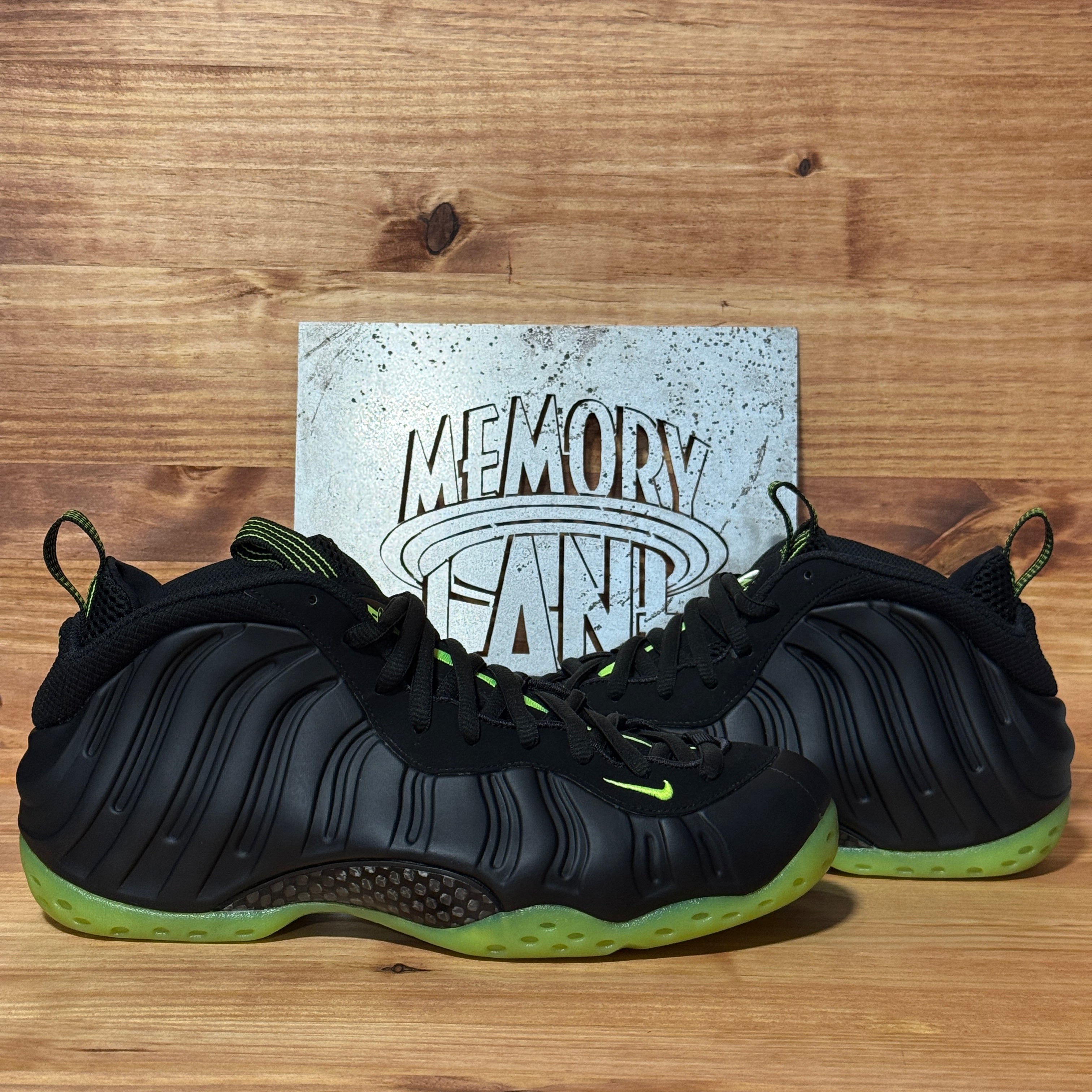 Nike Air Foamposite One Black Volt