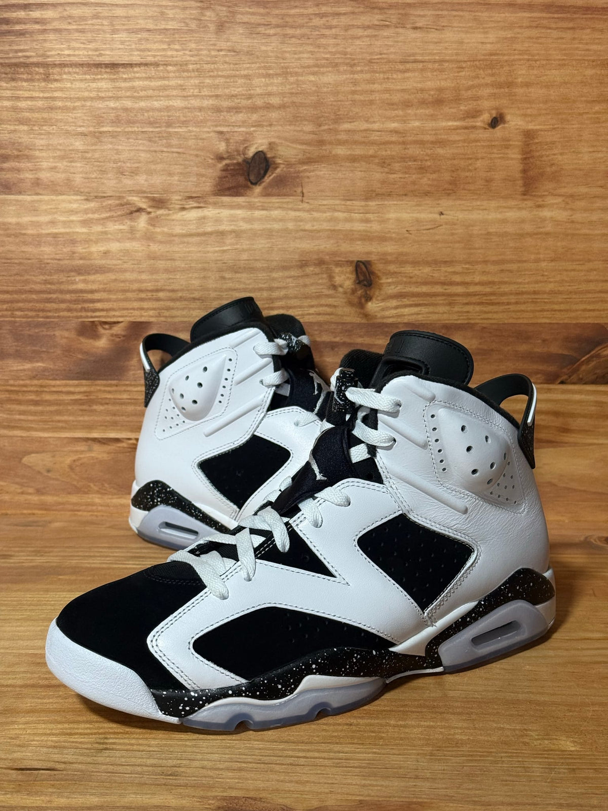 Jordan 6 Retro Oreo (2026). - Size 10.5