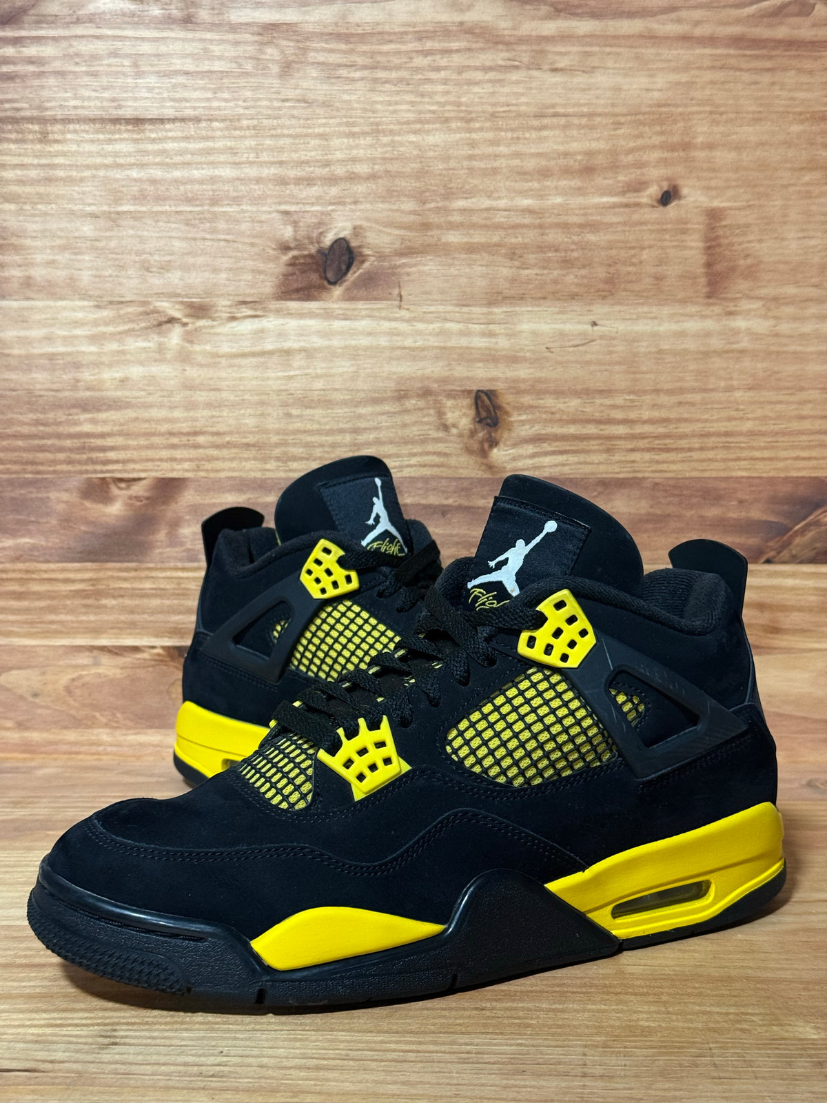 Jordan 4 Retro Thunder (2023)