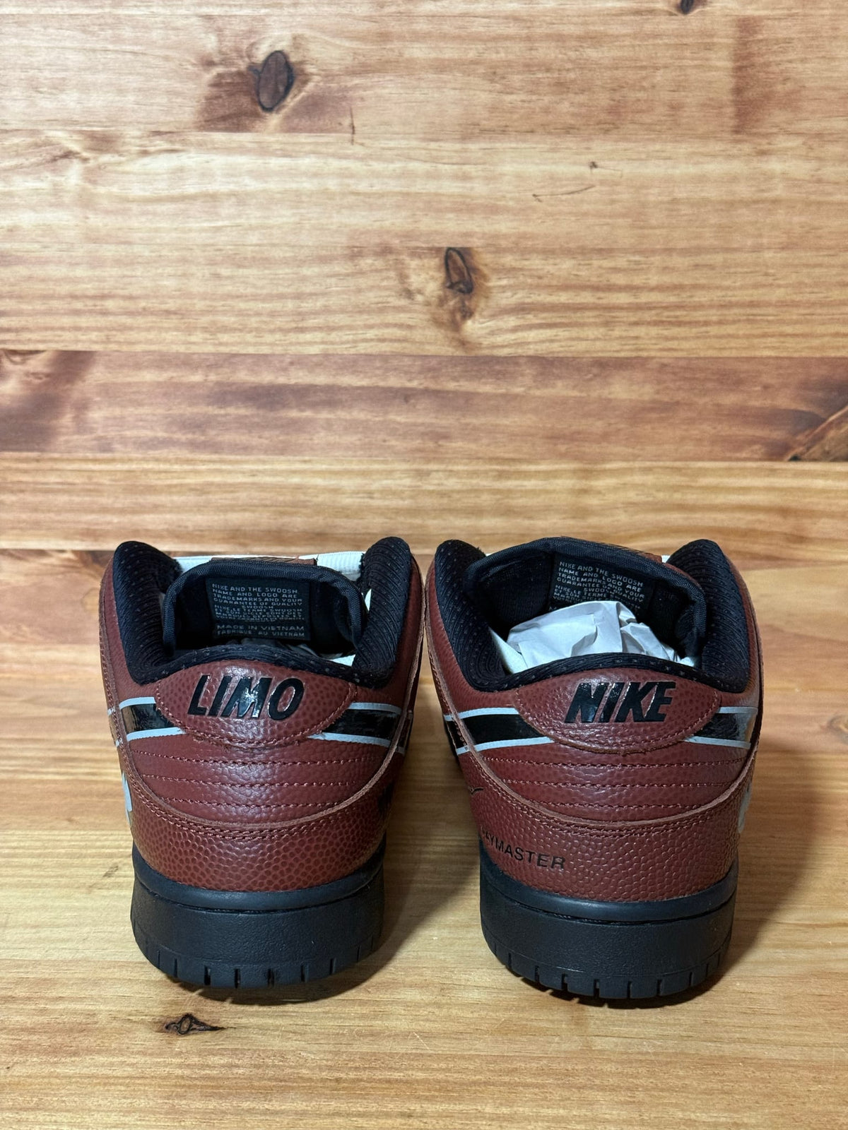 Nike SB Dunk Low Limosine Skateboards - Size 9.5
