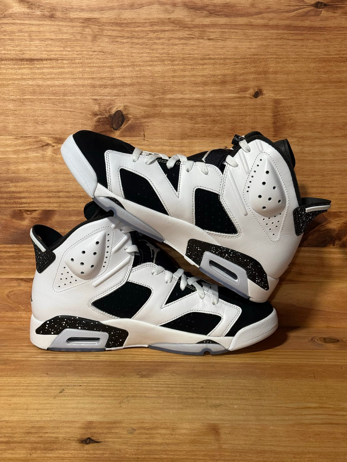 Jordan 6 Retro Oreo (2026). - Size 10.5