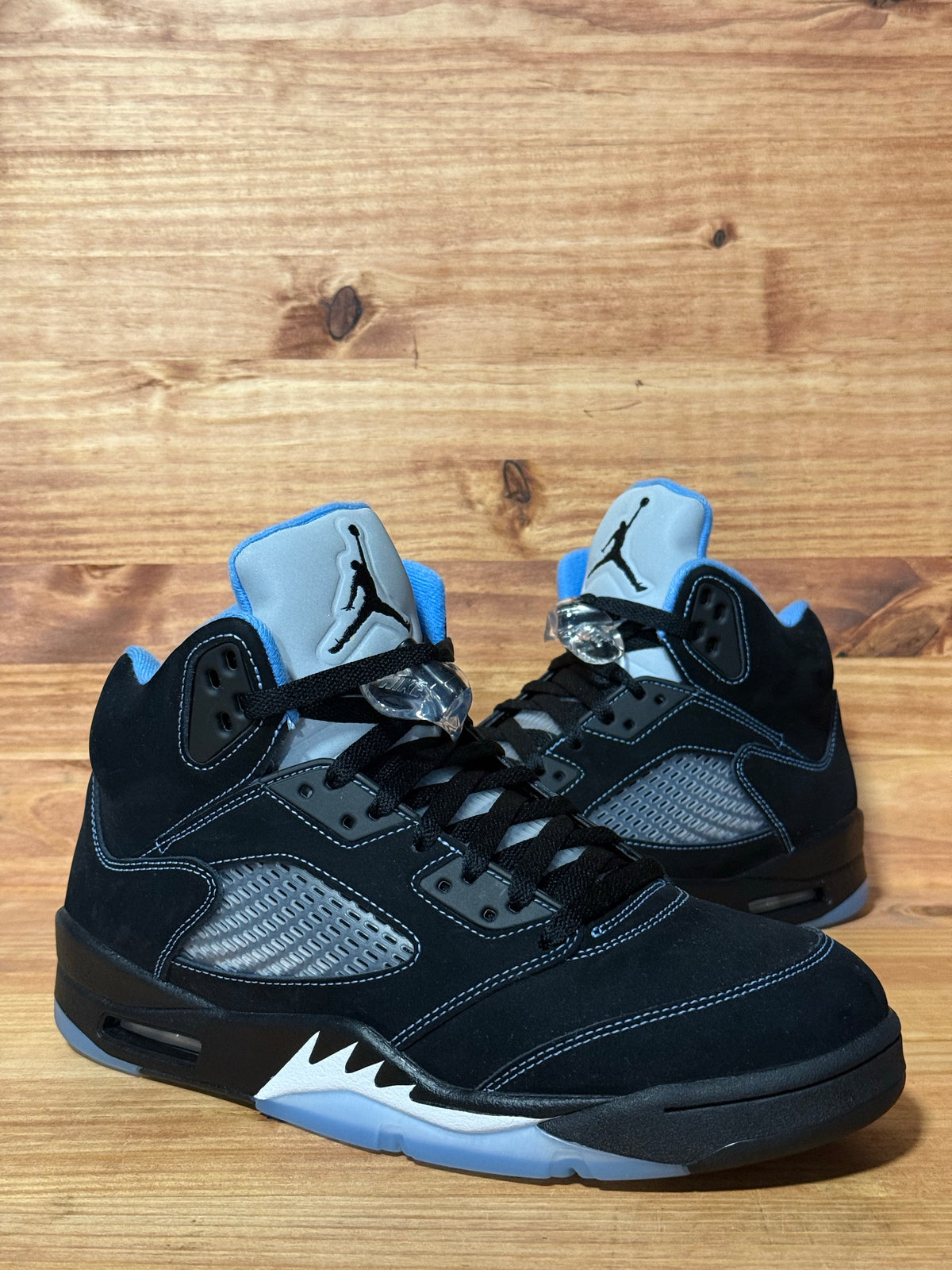 Jordan 5 Retro Black University Blue (2026)