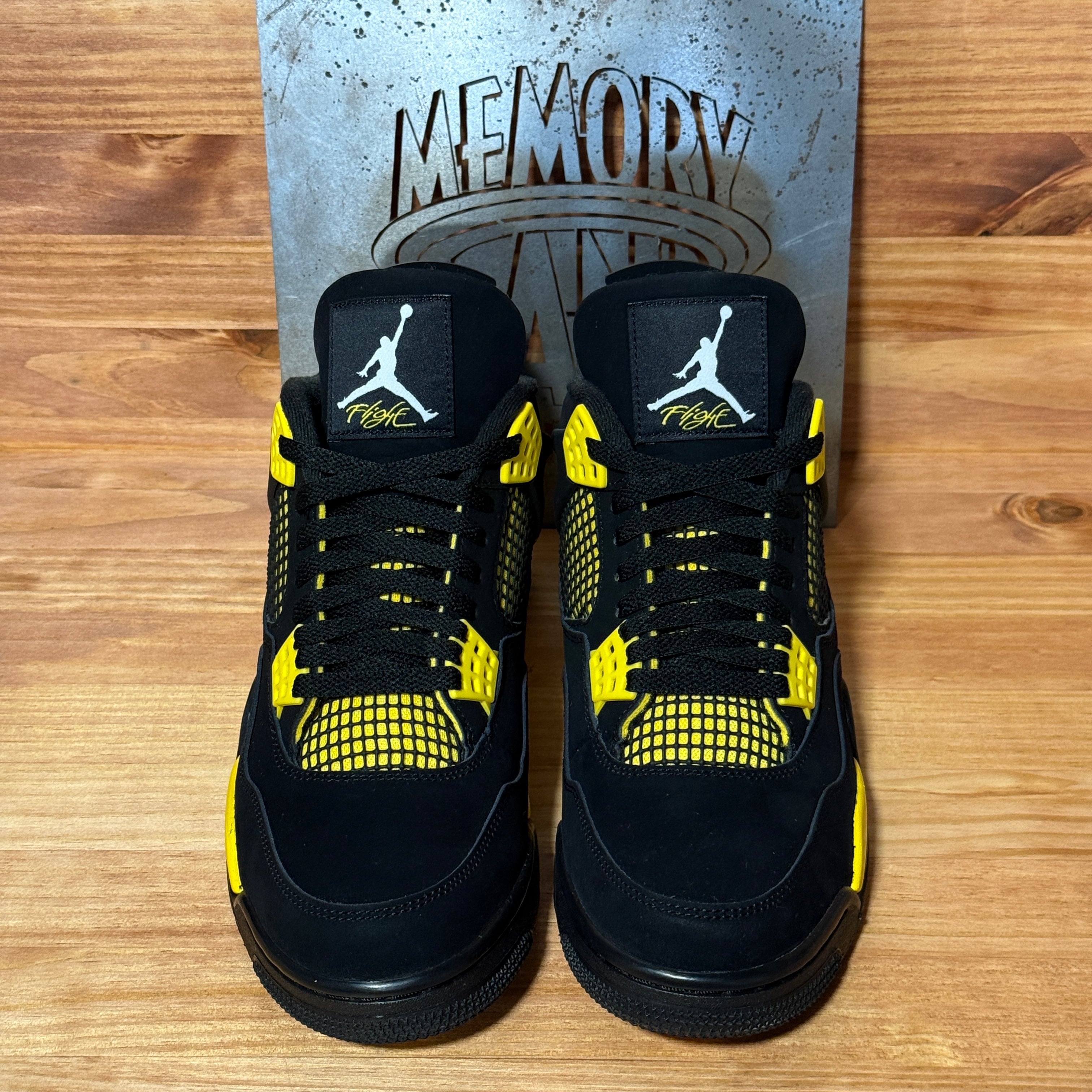 Jordan 4 Retro Thunder (2023)