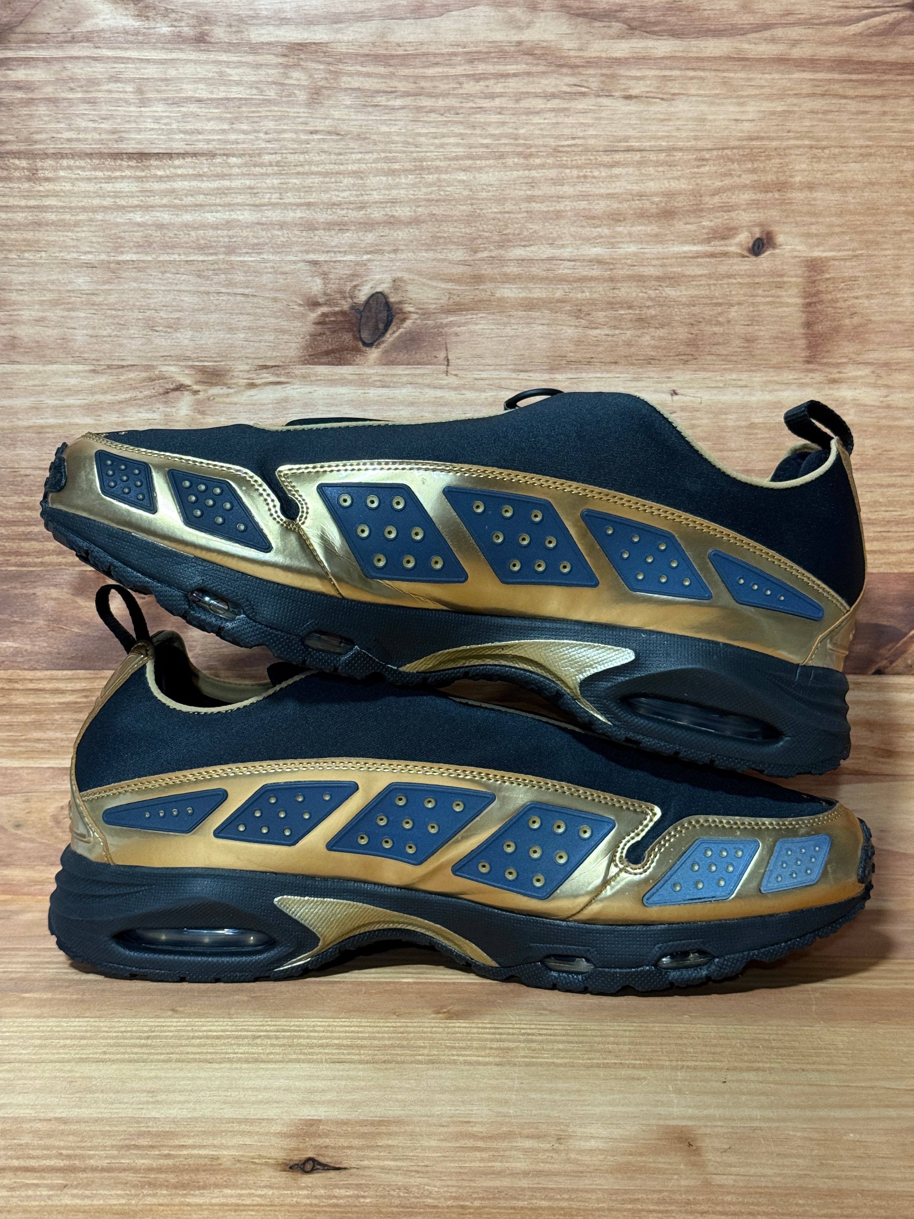 Nike Air Max Sunder Black Dark Smoke Grey Metallic Gold (Women's)
