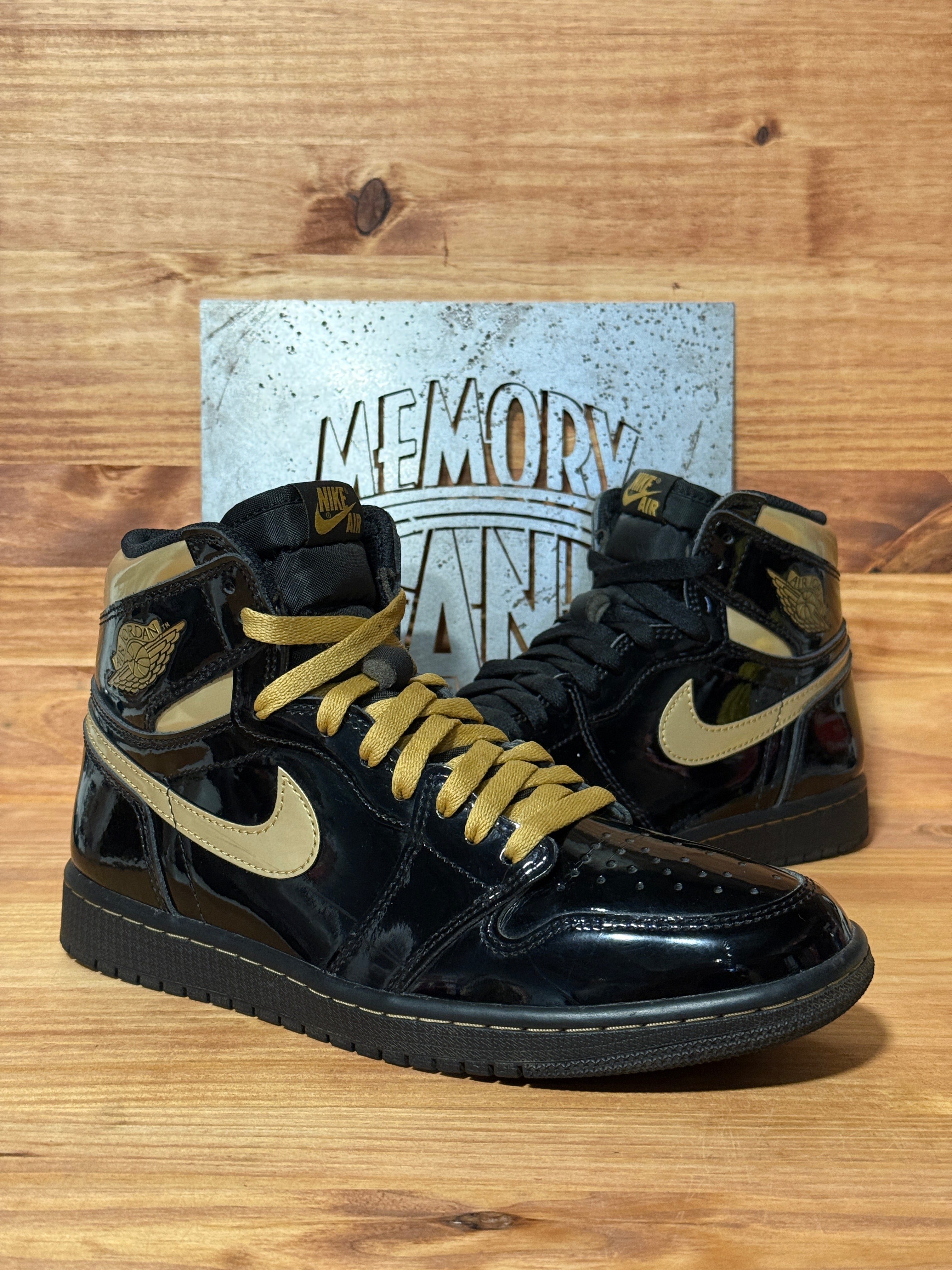 Jordan 1 Retro High Black Metallic Gold (2020)
