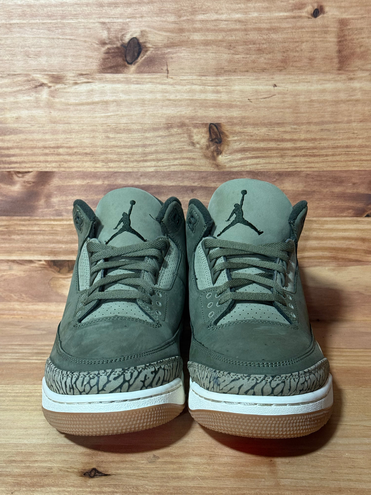 Jordan 3 Retro Family Affair - Size 10