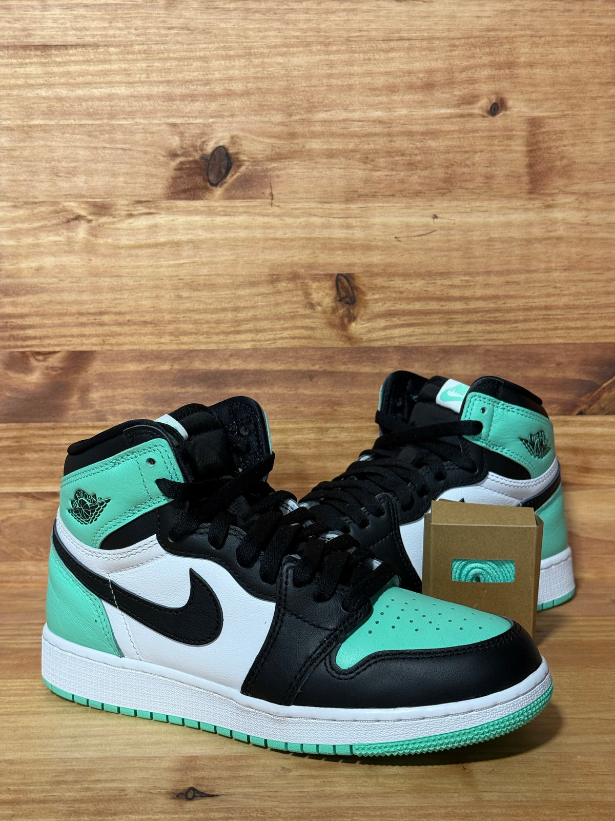 Jordan 1 Retro High OG Green Glow (GS)