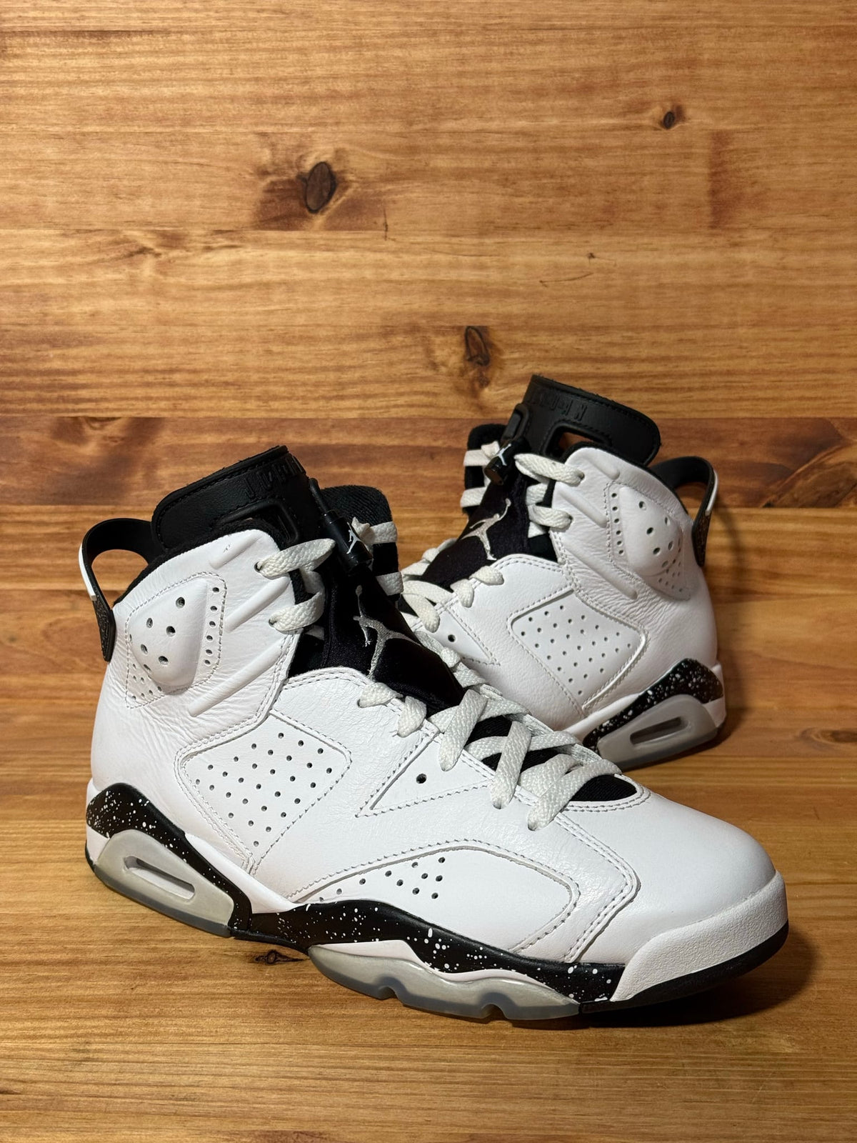 Jordan 6 Retro Reverse Oreo - Size 8.5