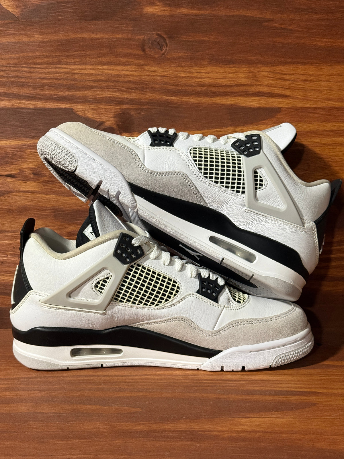 Jordan 4 Retro Military Black (Slight Yellowing)