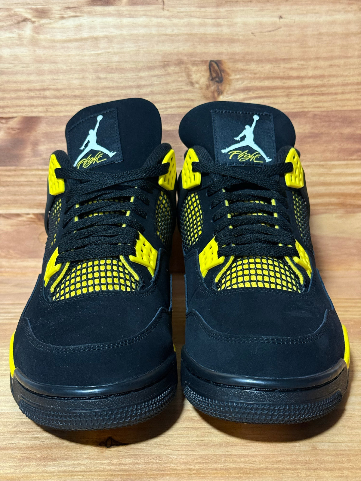 Jordan 4 Retro Thunder (2023)