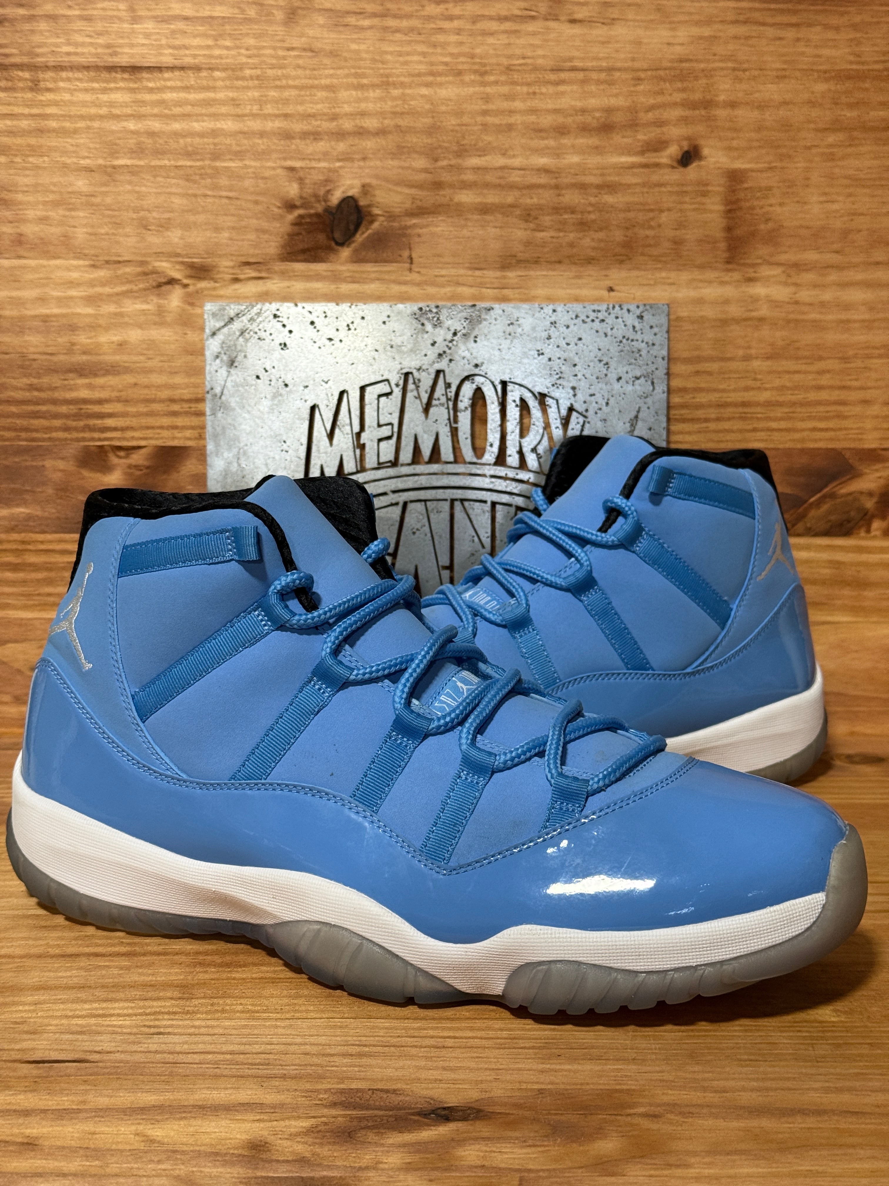 Jordan 11 Retro Pantone