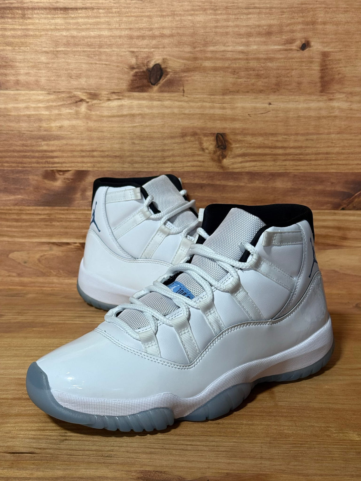 Jordan 11 Retro Legend Blue (2024) - Size 9.5