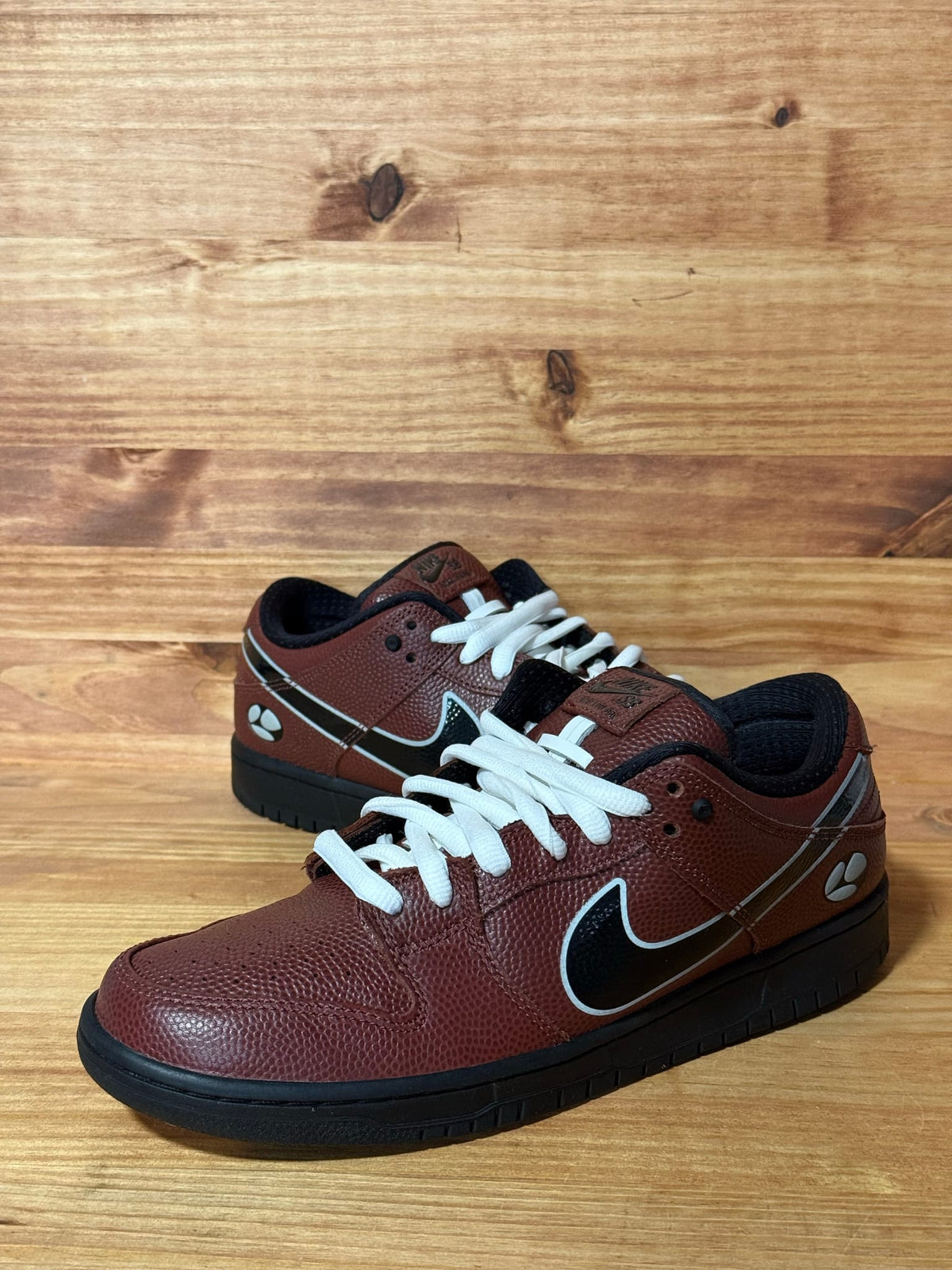 Nike SB Dunk Low Limosine Skateboards - Size 9.5