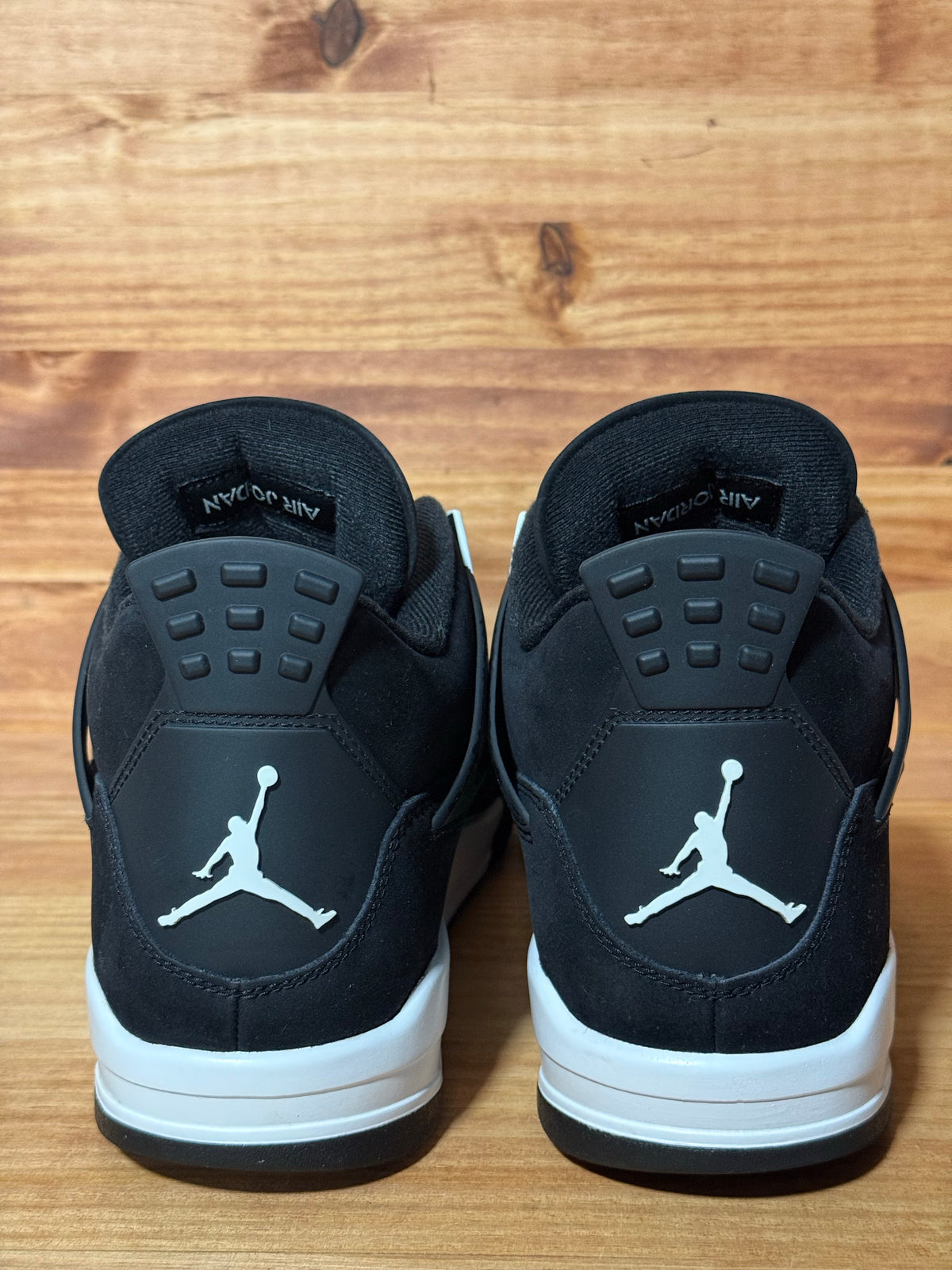 Jordan 4 Retro White Thunder