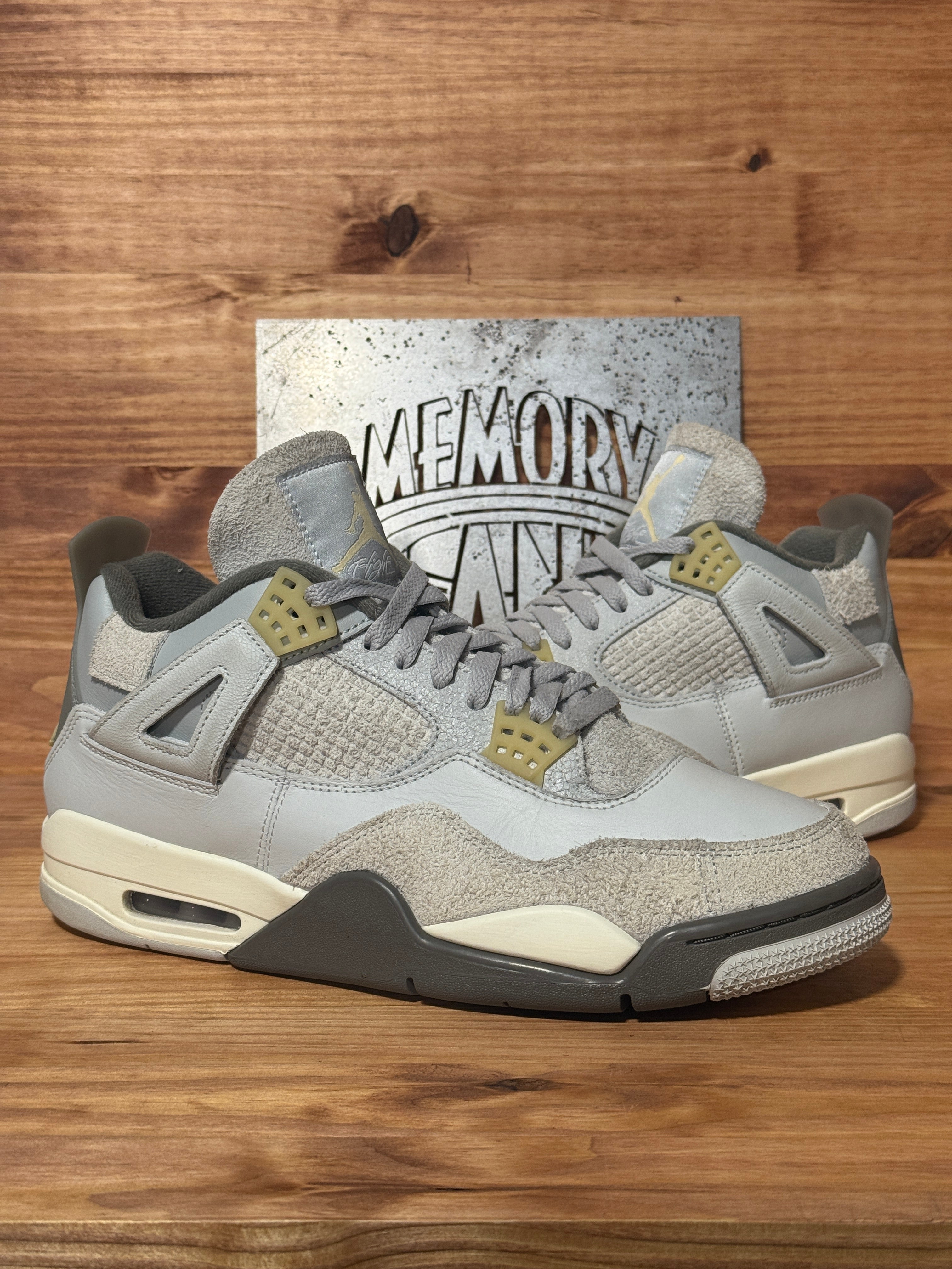Jordan 4 Retro SE Craft Photon Dust