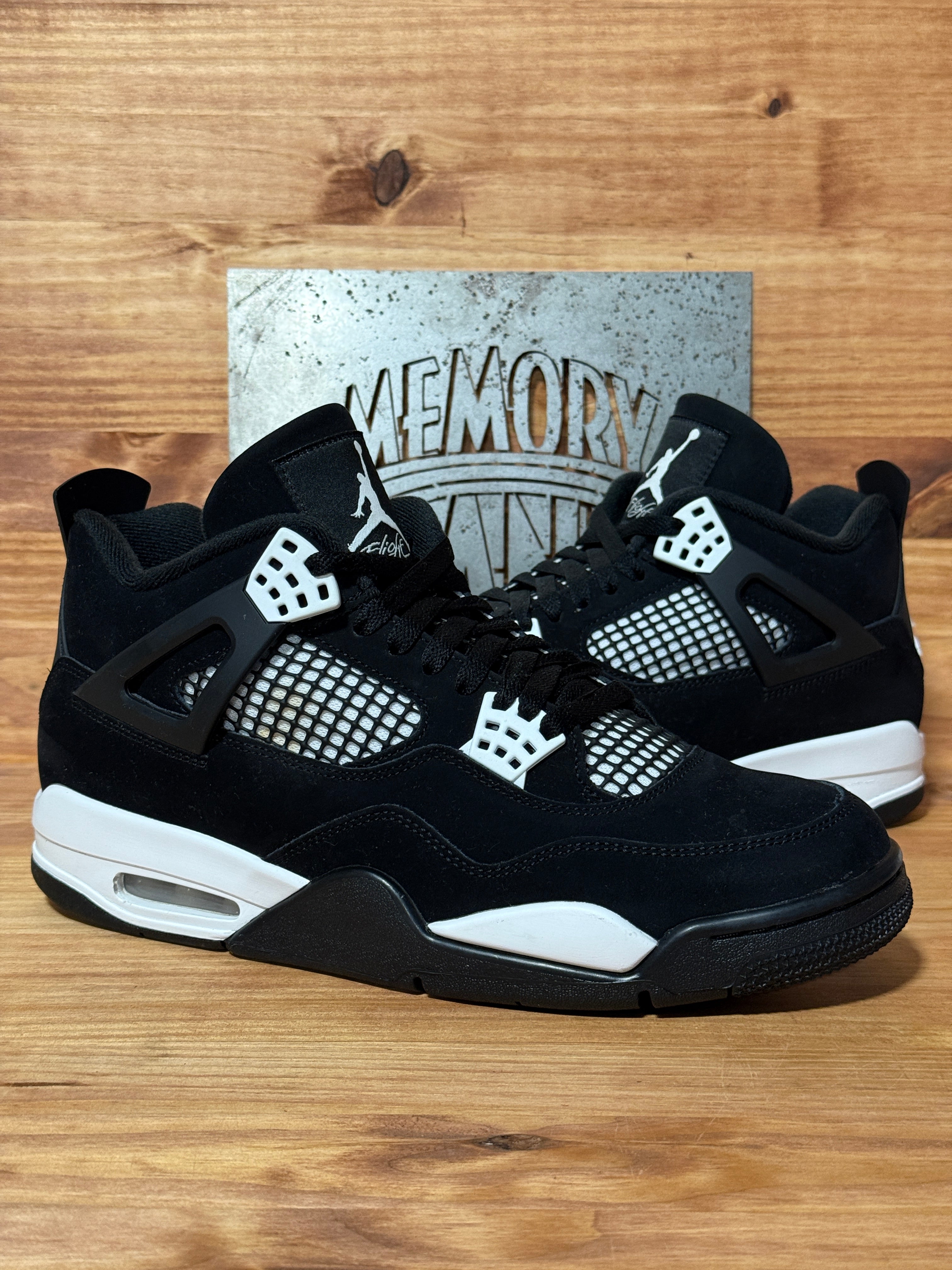 Jordan 4 Retro White Thunder