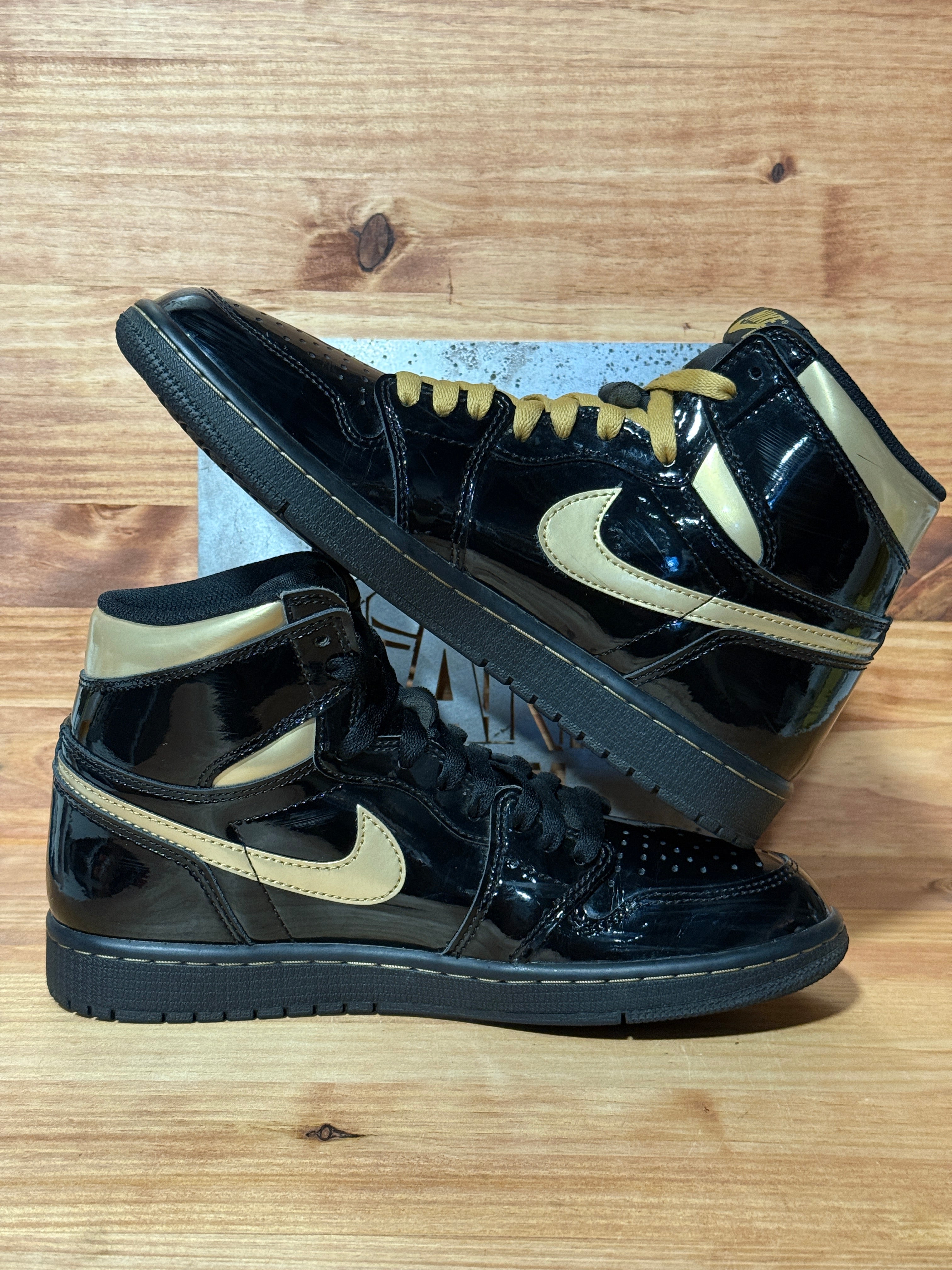 Jordan 1 Retro High Black Metallic Gold (2020)