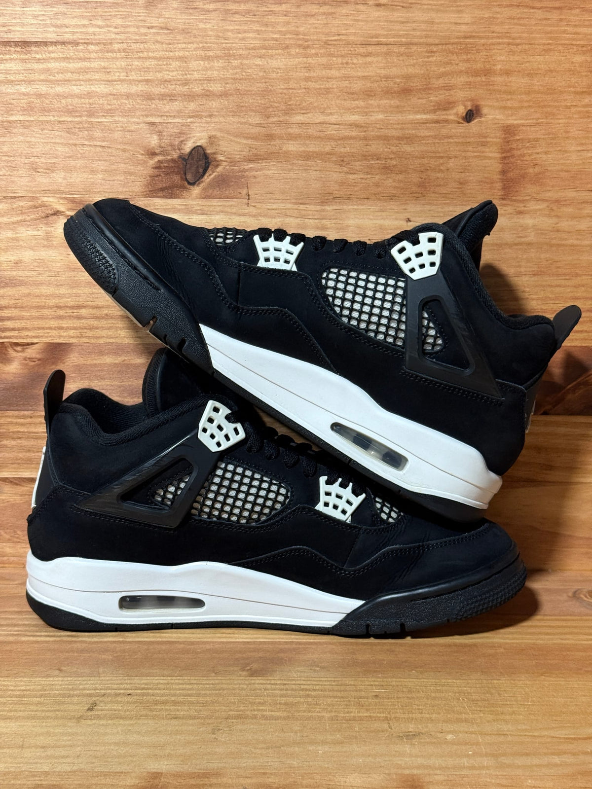 Jordan 4 Retro White Thunder - Size 10.5