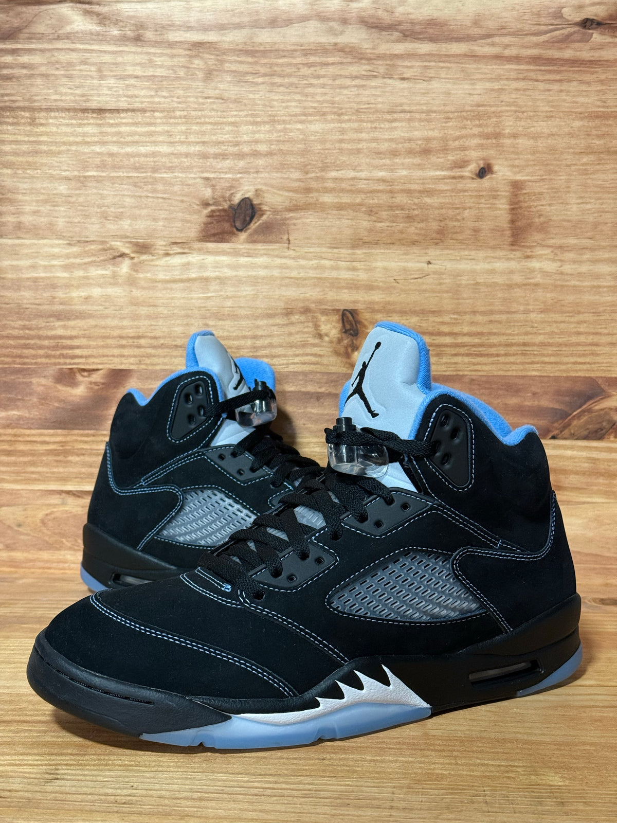 Jordan 5 Retro Black University Blue (2026)