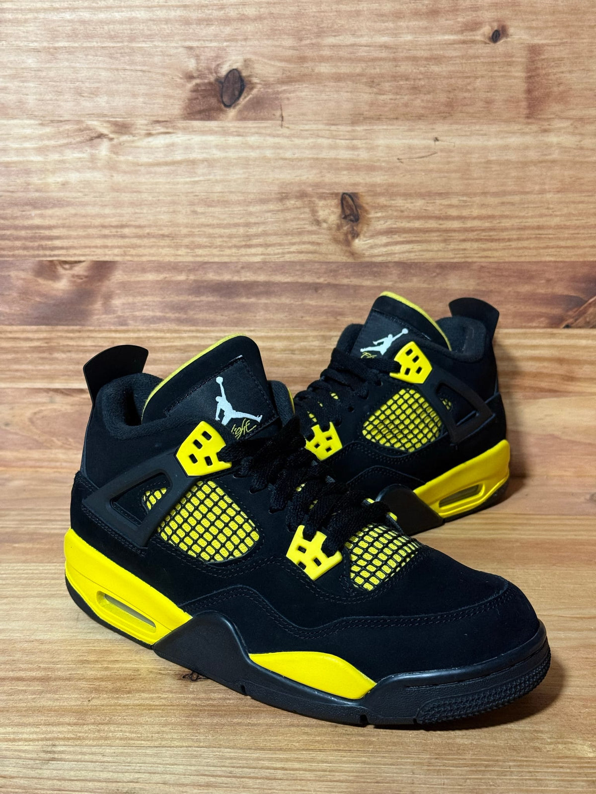 Jordan 4 Retro Thunder (2023) (GS) - Size 6Y
