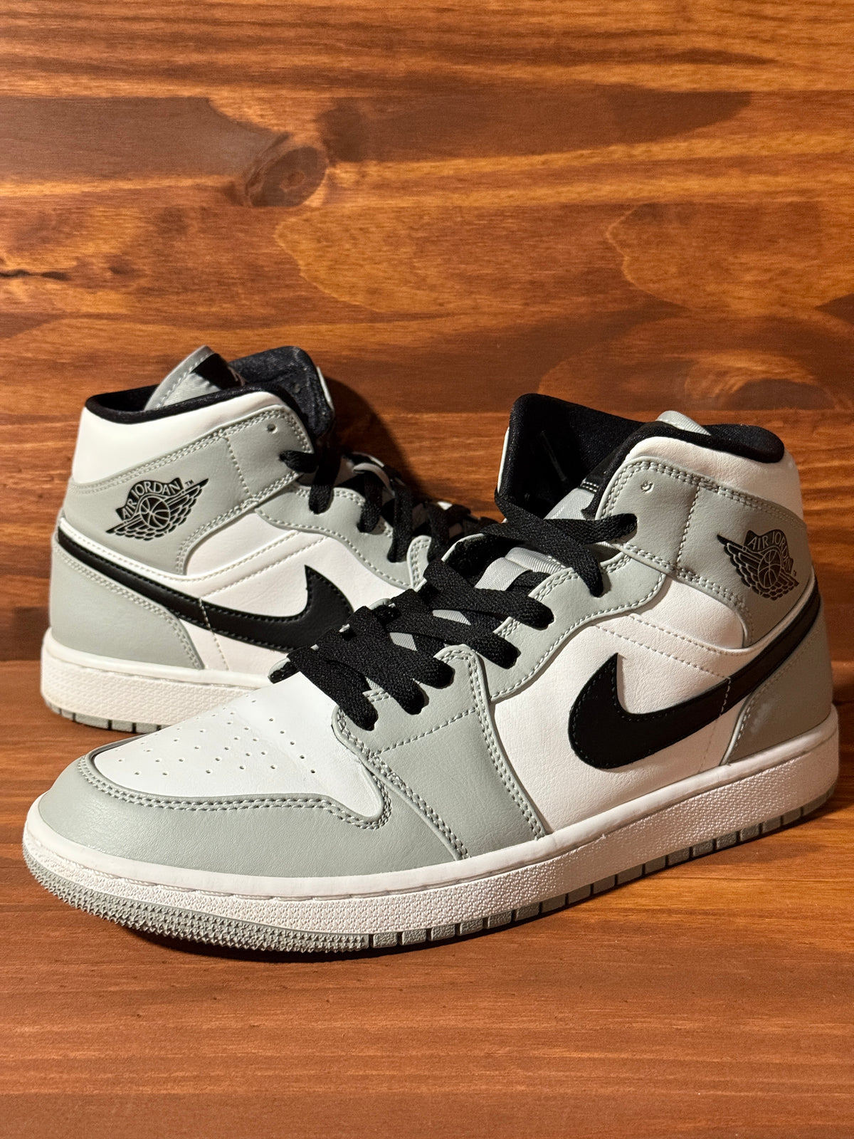 Jordan 1 Mid Light Smoke Grey