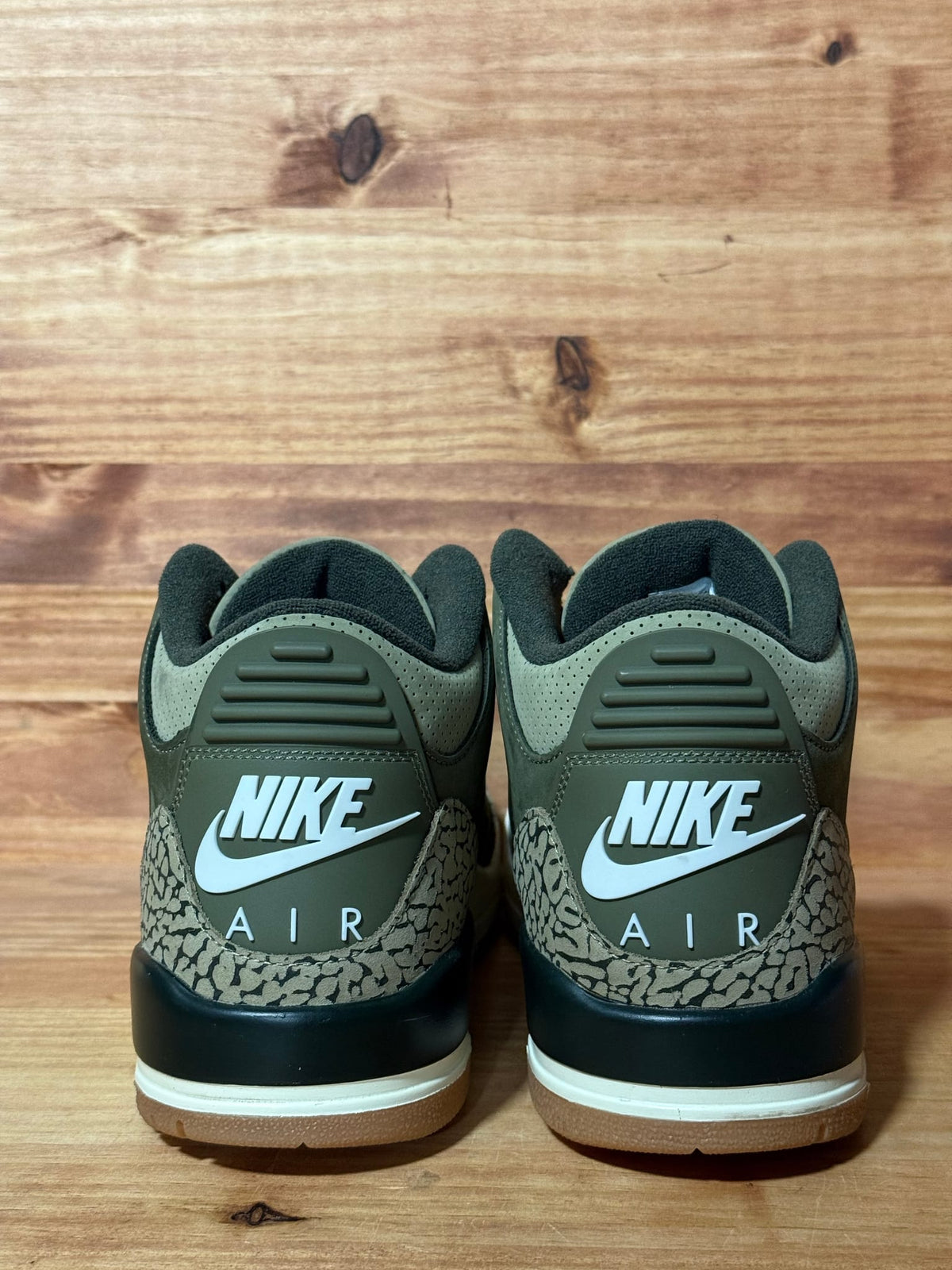 Jordan 3 Retro Family Affair - Size 9