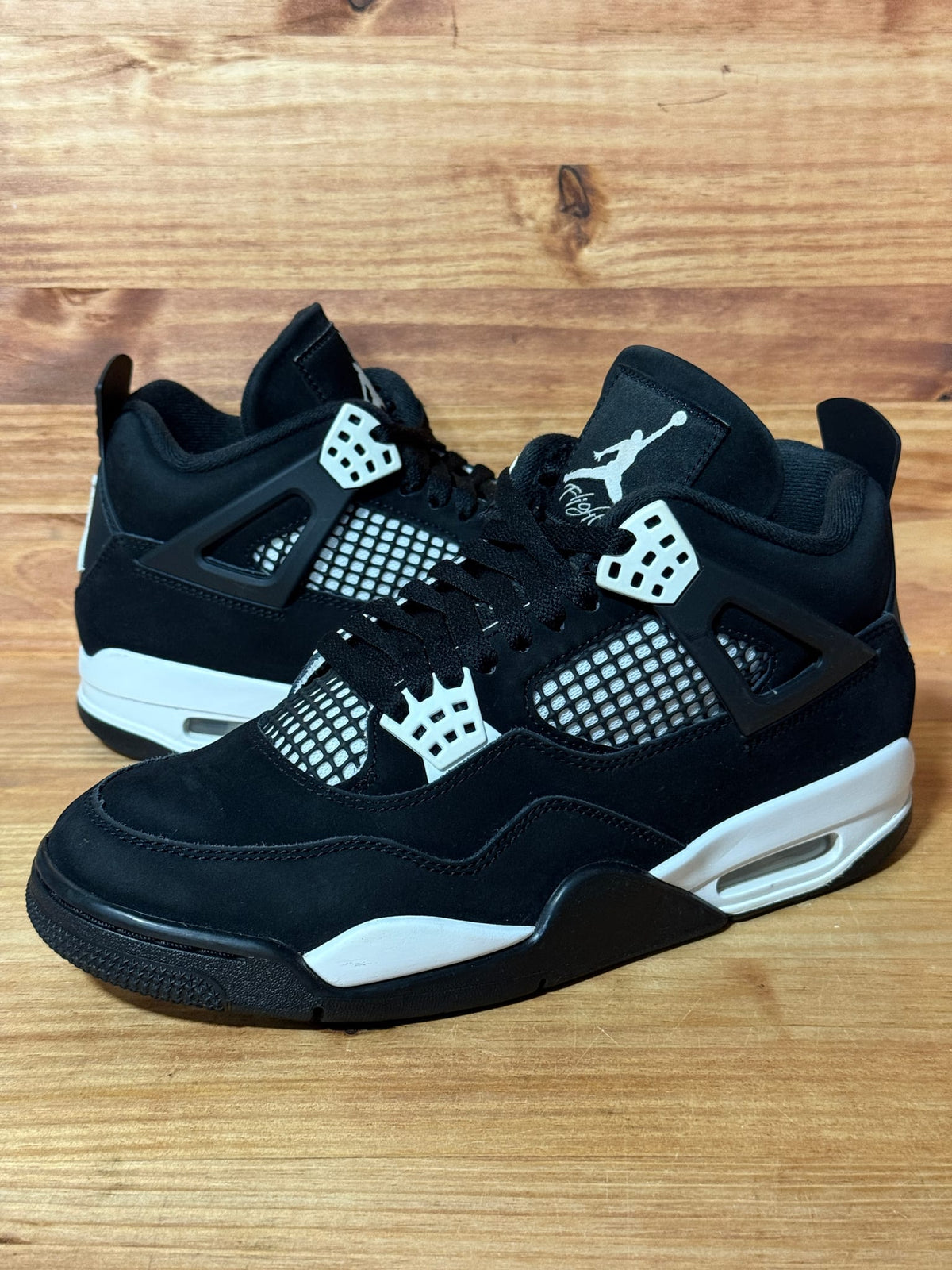 Jordan 4 Retro White Thunder - Size 8