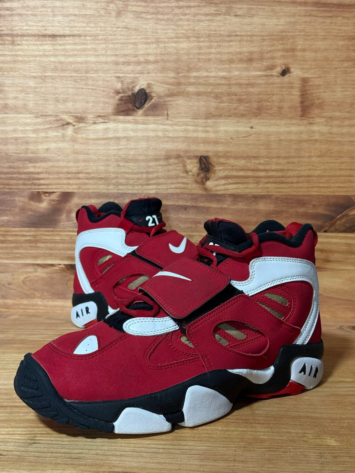 Nike Air Diamond Turf 2 Red Gold (2026) - Size 8.5