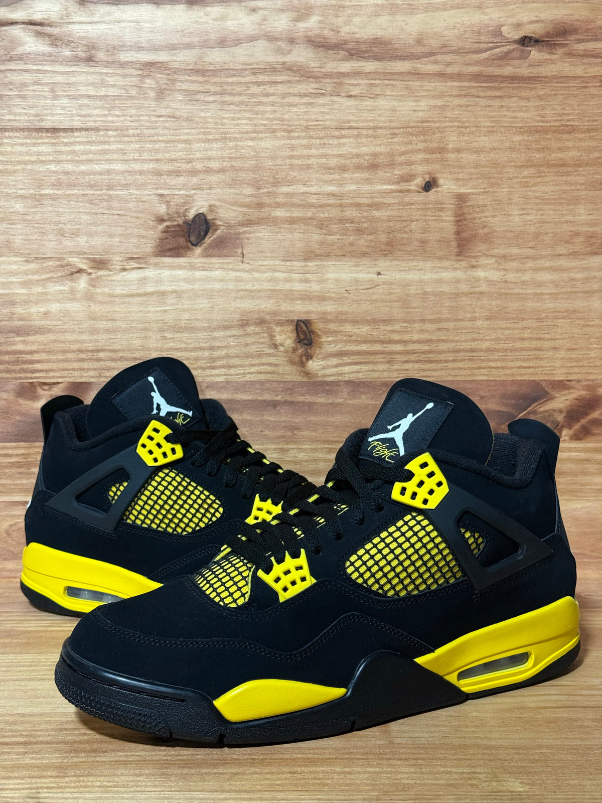 Jordan 4 Retro Thunder (2023)