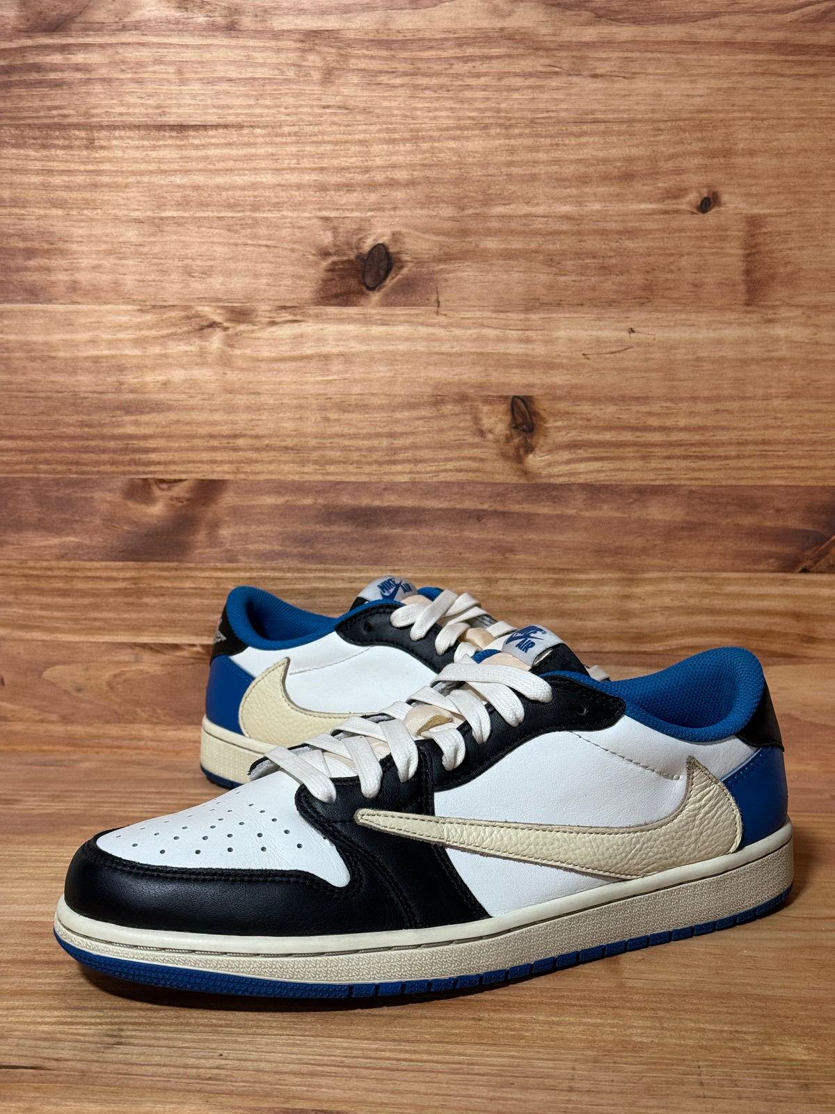 Jordan 1 Retro Low OG SP Fragment x Travis Scott