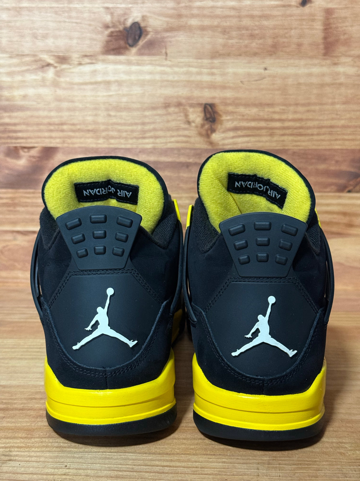 Jordan 4 Retro Thunder (2023)