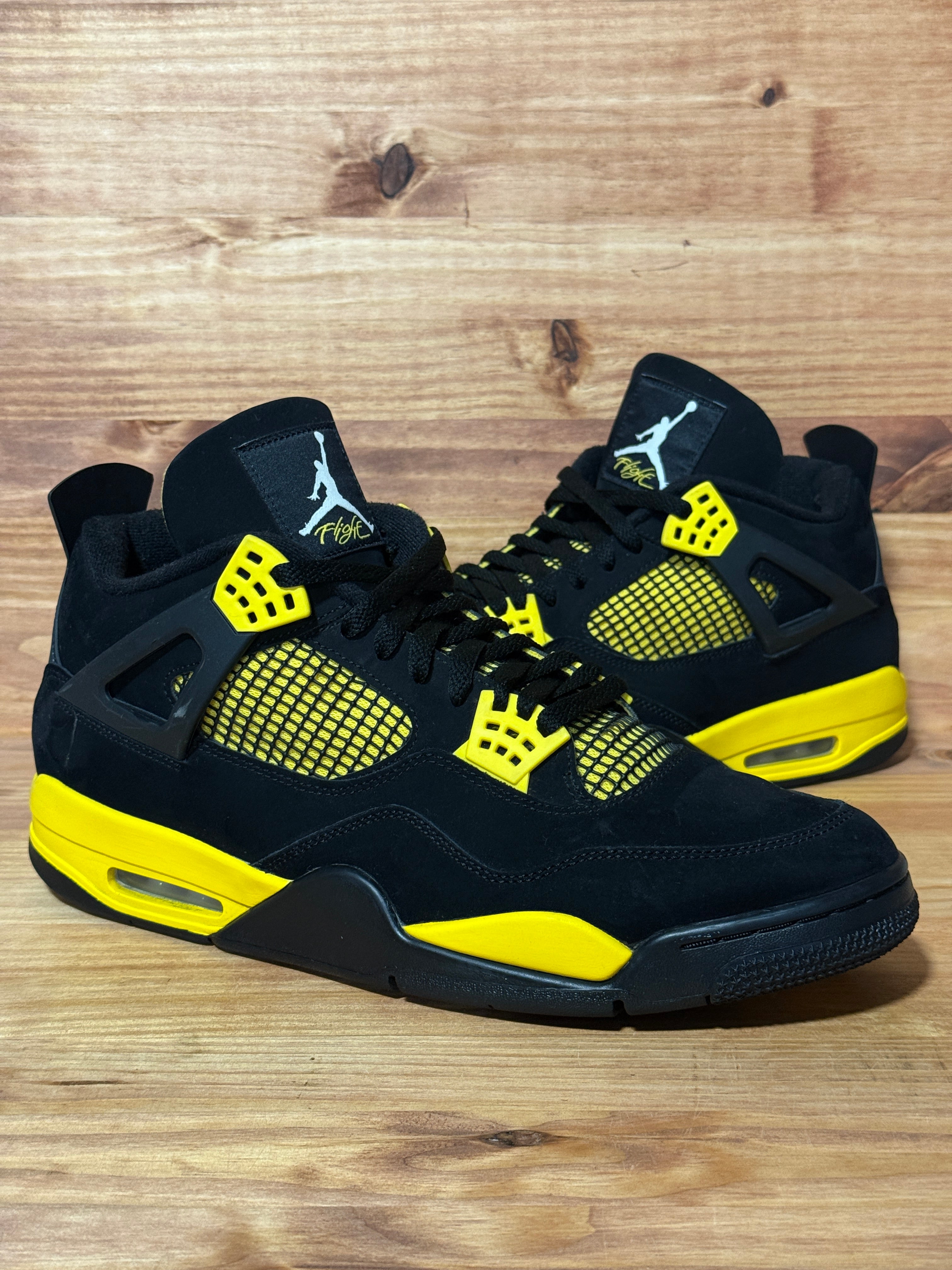 Jordan 4 Retro Thunder (2023)