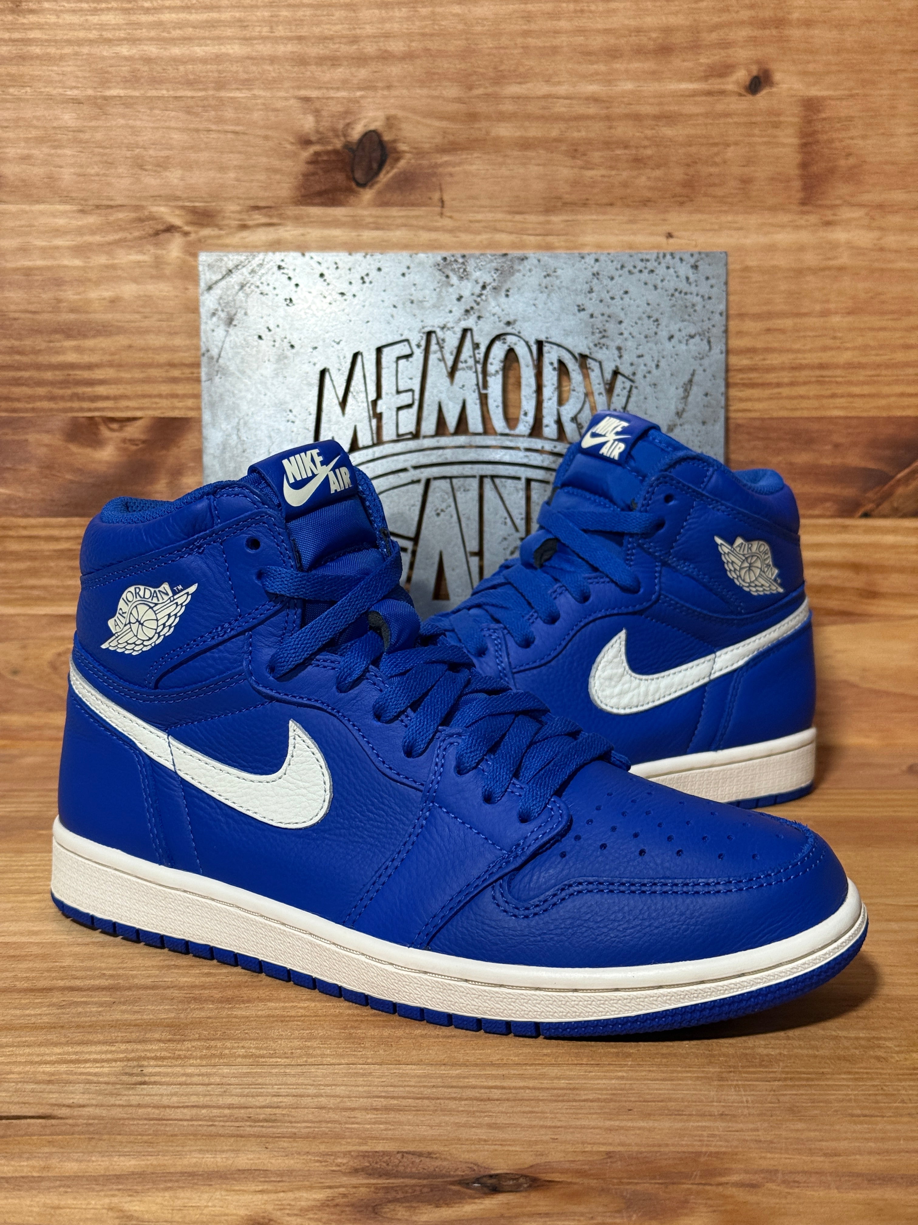 Jordan 1 Retro High Hyper Royal