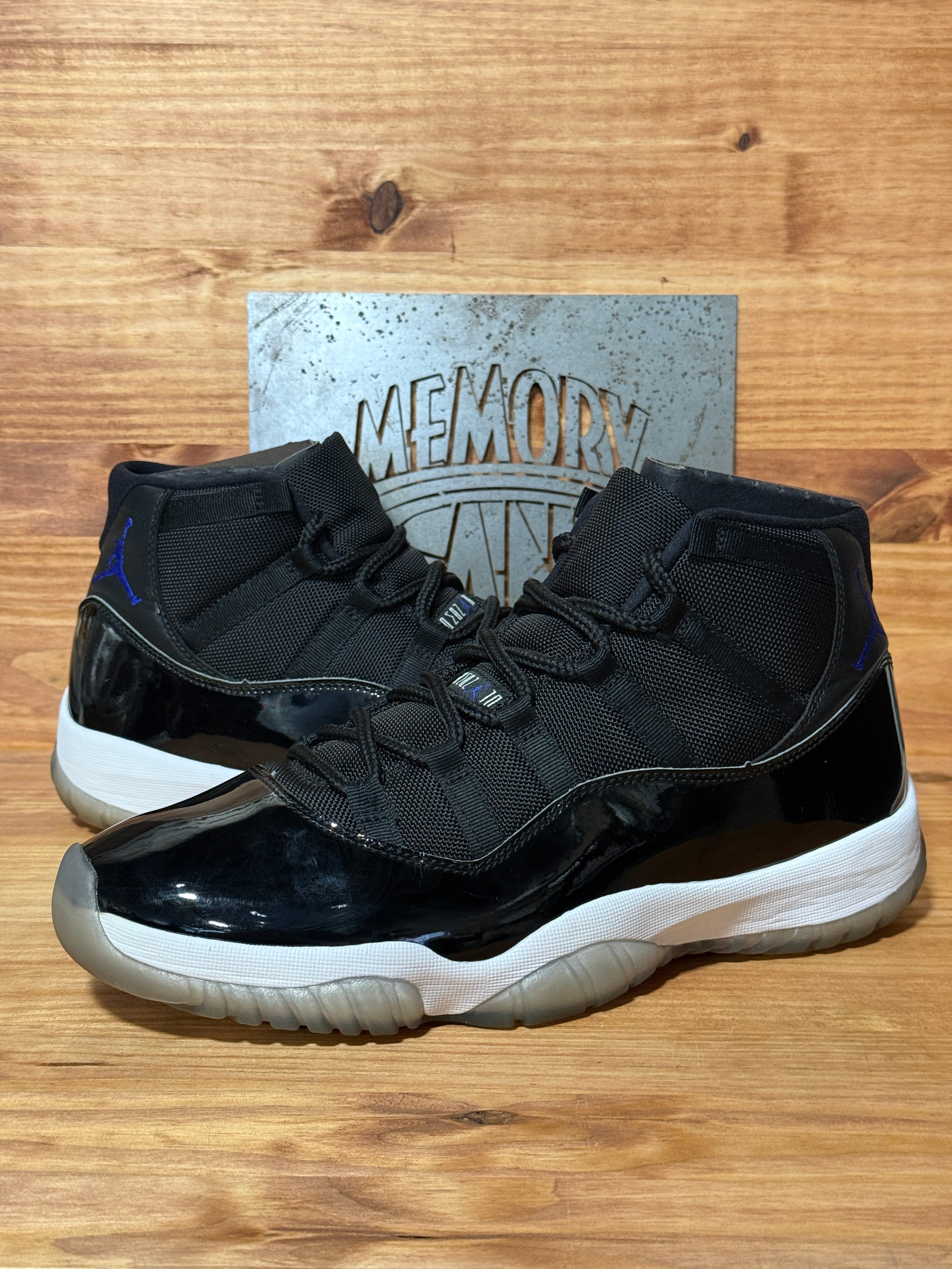 Jordan 11 Retro Space Jam (2016)